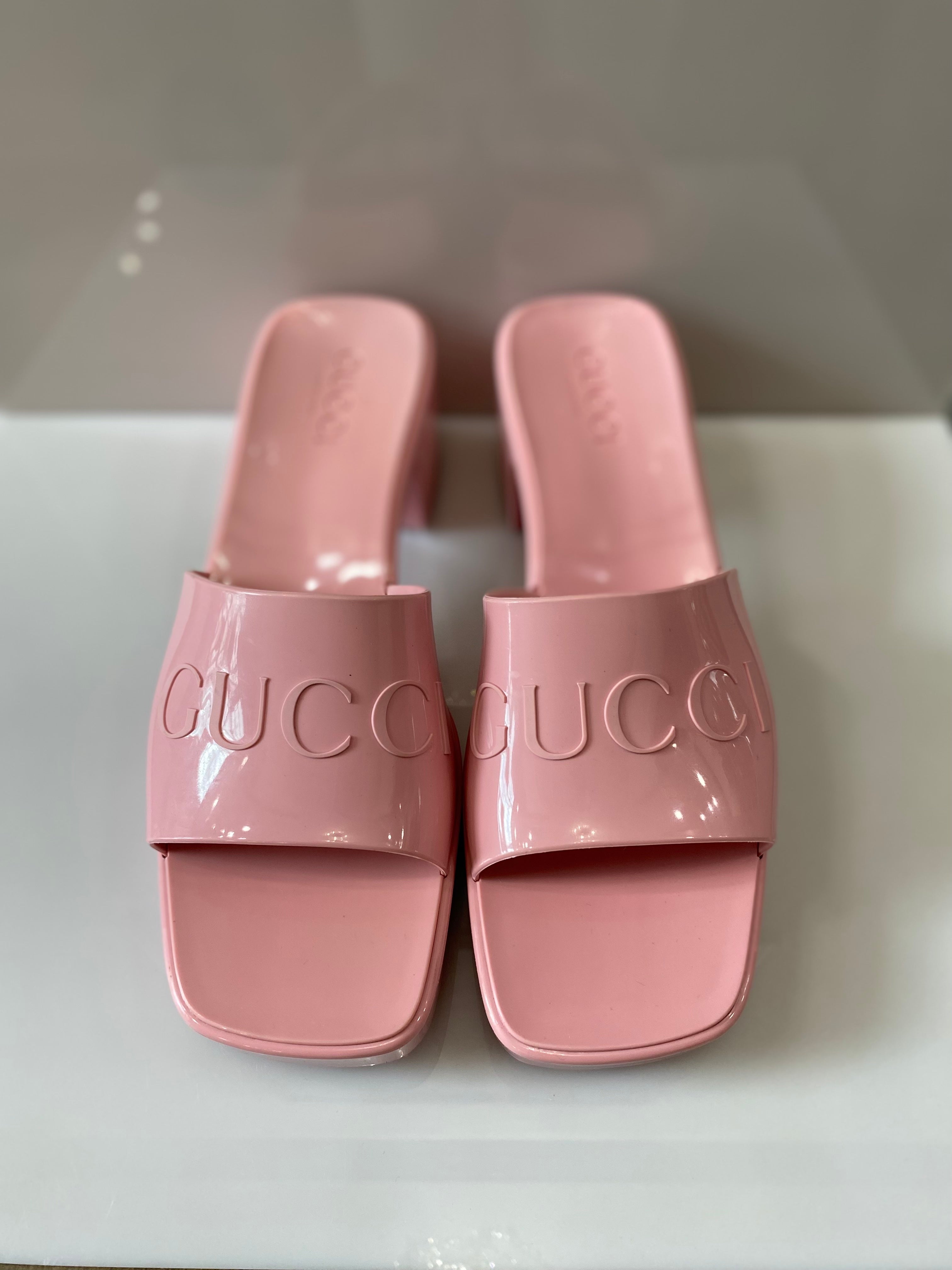 GUCCI PINK 60 EMBOSSED LOGO SLIDE SANDALS
