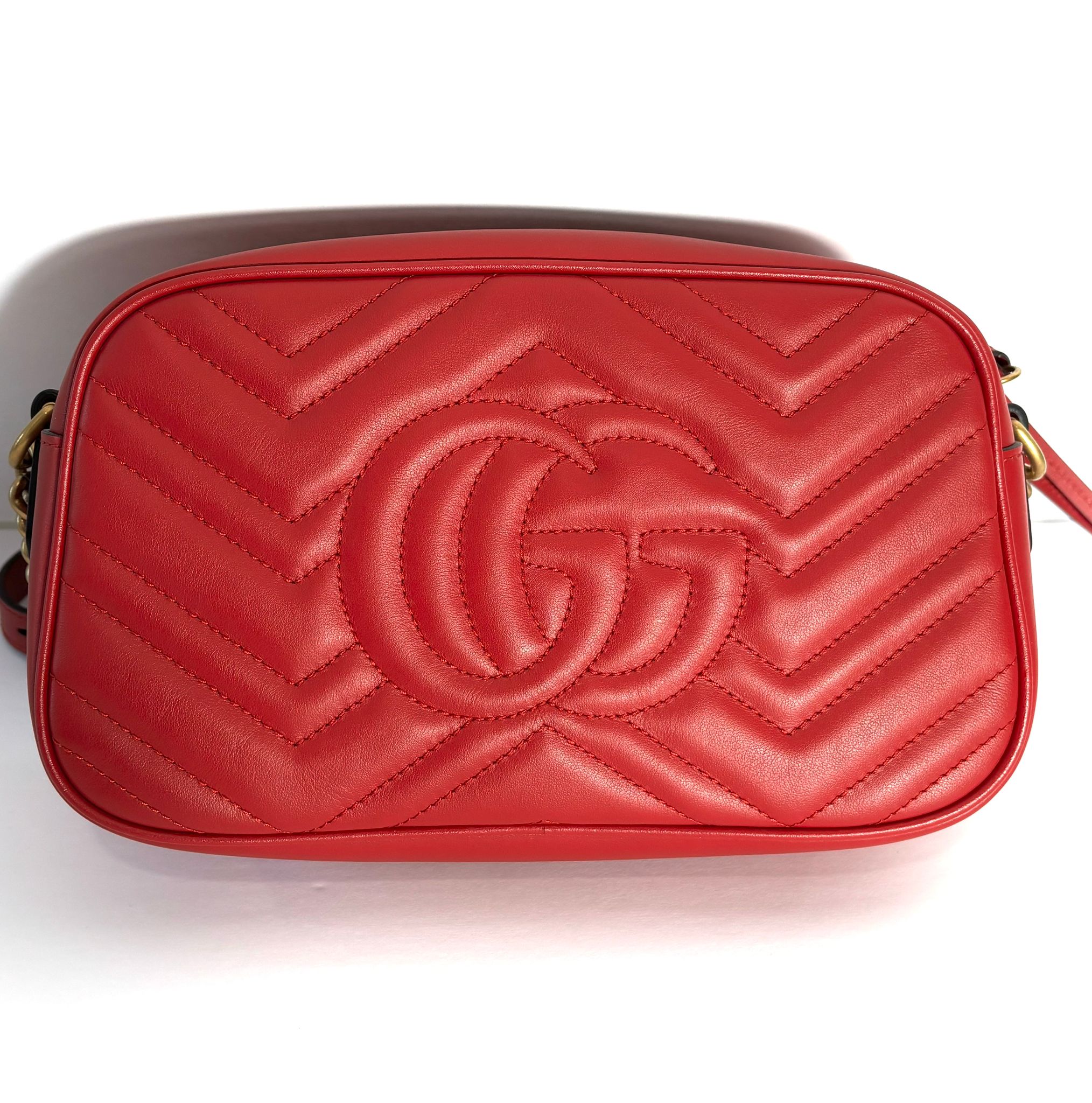 GUCCI GG MARMONT SMALL MATELASSÉ CALFSKIN LEATHER CAMERA BAG