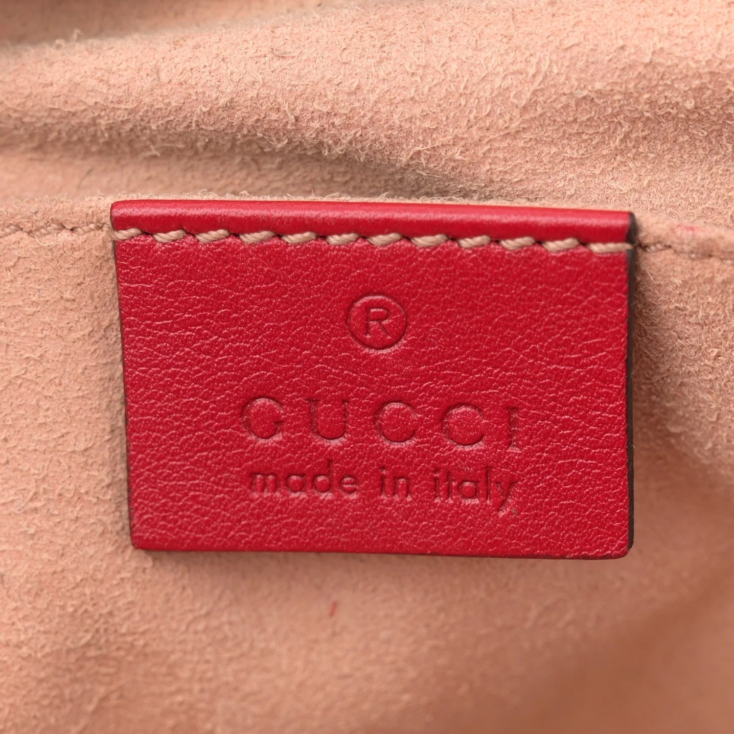 GUCCI GG MARMONT SMALL MATELASSÉ CALFSKIN LEATHER CAMERA BAG