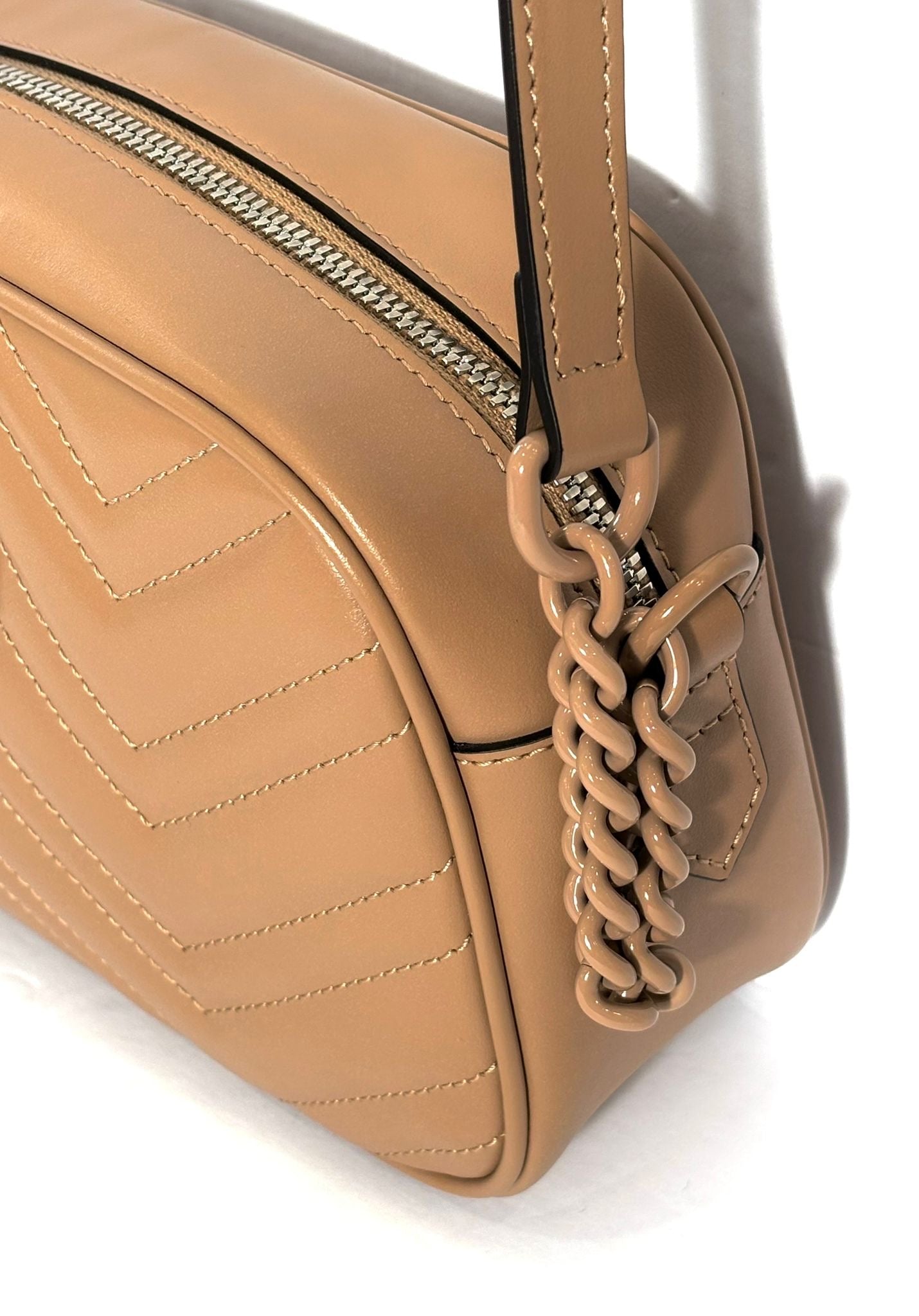GUCCI GG MARMONT SMALL MONOCHROME CHAIN BAG