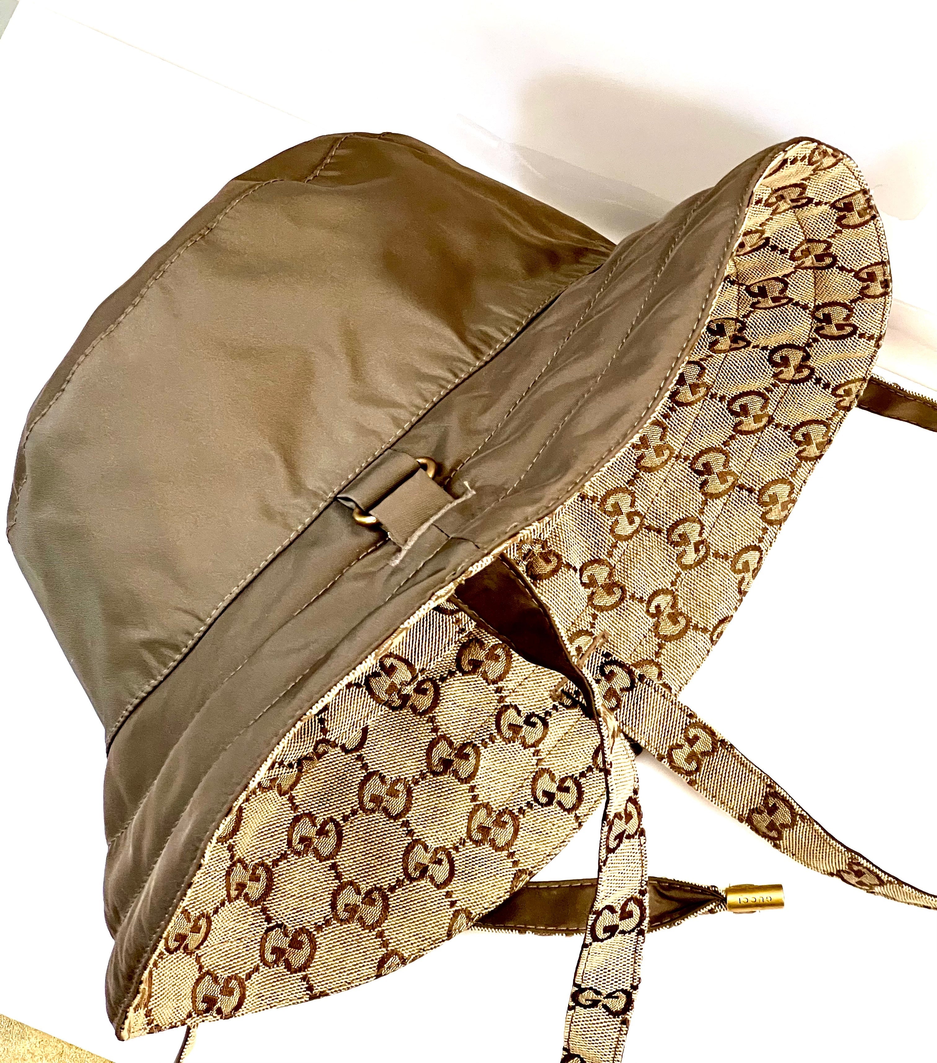 GUCCI GG REVERSIBLE BUCKET HAT