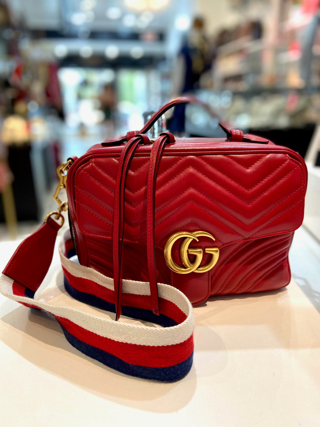 GUCCI MATELASSE LEATHER GG MARMONT ZIP AROUND TOP WITH GUITAR STRAP