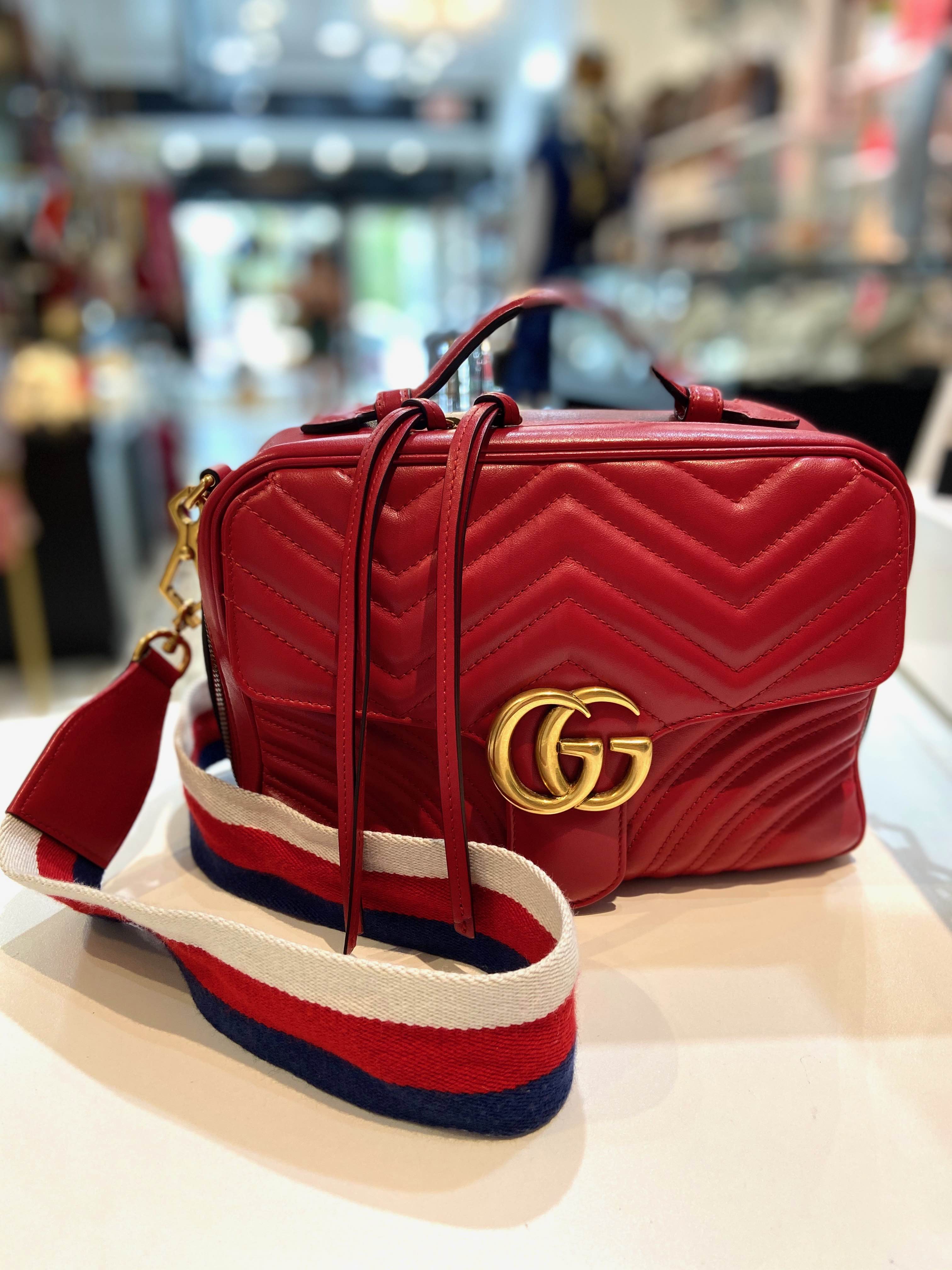 GUCCI MATELASSE LEATHER GG MARMONT ZIP AROUND TOP WITH GUITAR STRAP