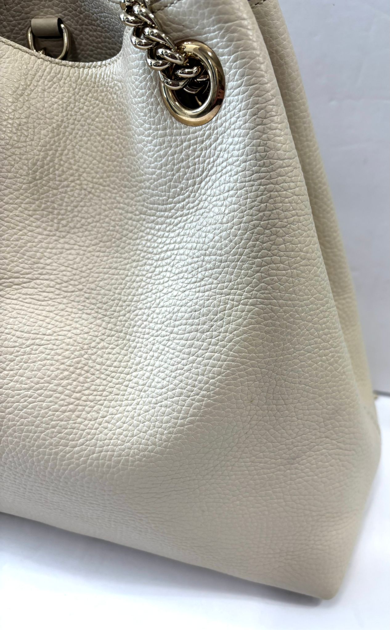 GUCCI SOHO PEBBLED CALFSKIN LEATHER CHAIN MEDIUM HOBO BAG