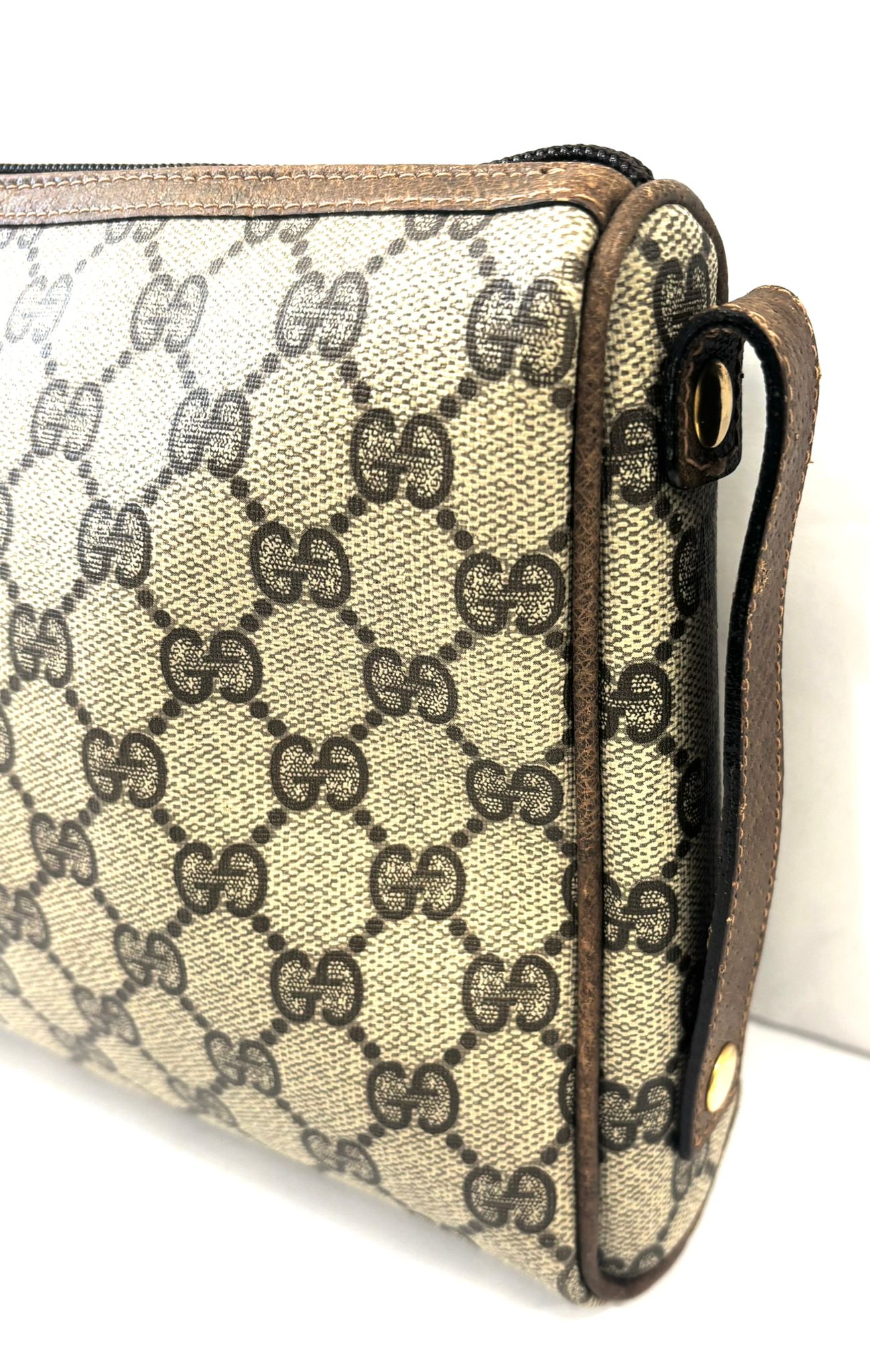 GUCCI GG SUPREME VINTAGE CLUTCH BAG