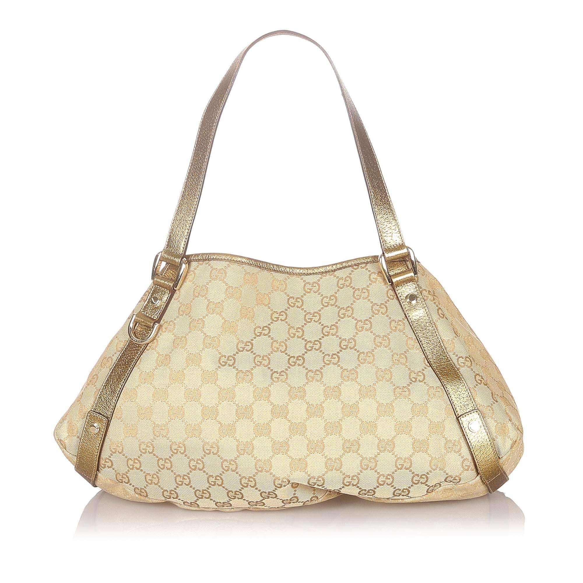 Gucci GG Canvas Pelham Shoulder Bag (SHG-32123)