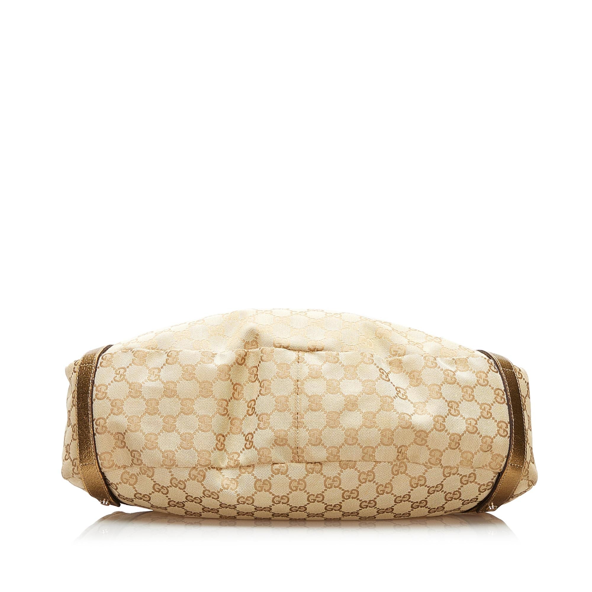 Gucci GG Canvas Pelham Shoulder Bag (SHG-35564)