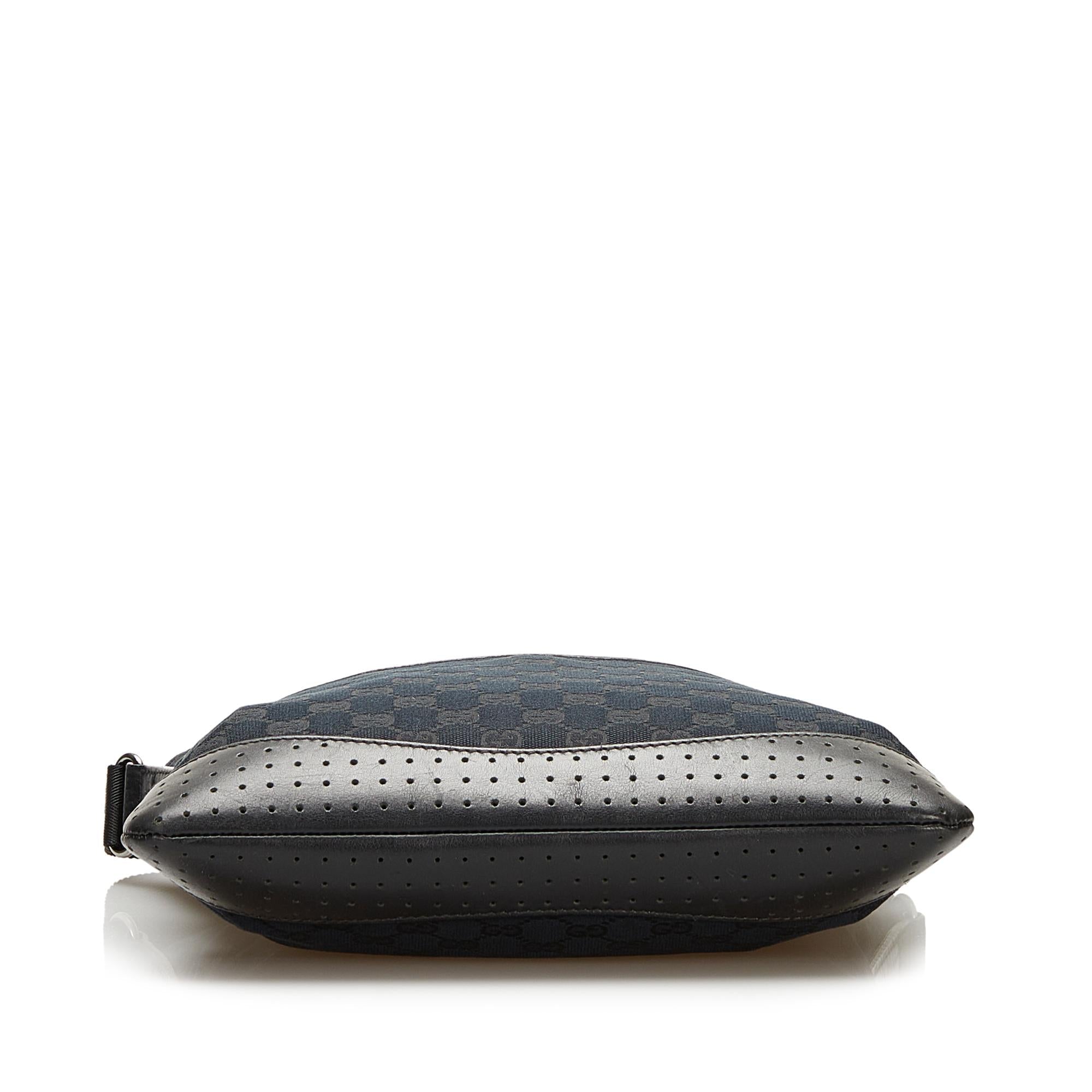 Gucci GG Canvas Shoulder Bag (SHG-35627)