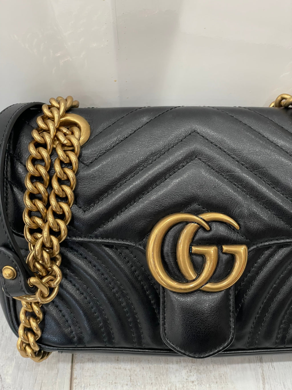 GUCCI GG MARMONT QUILTED CALFSKIN LEATHER SMALL BAG