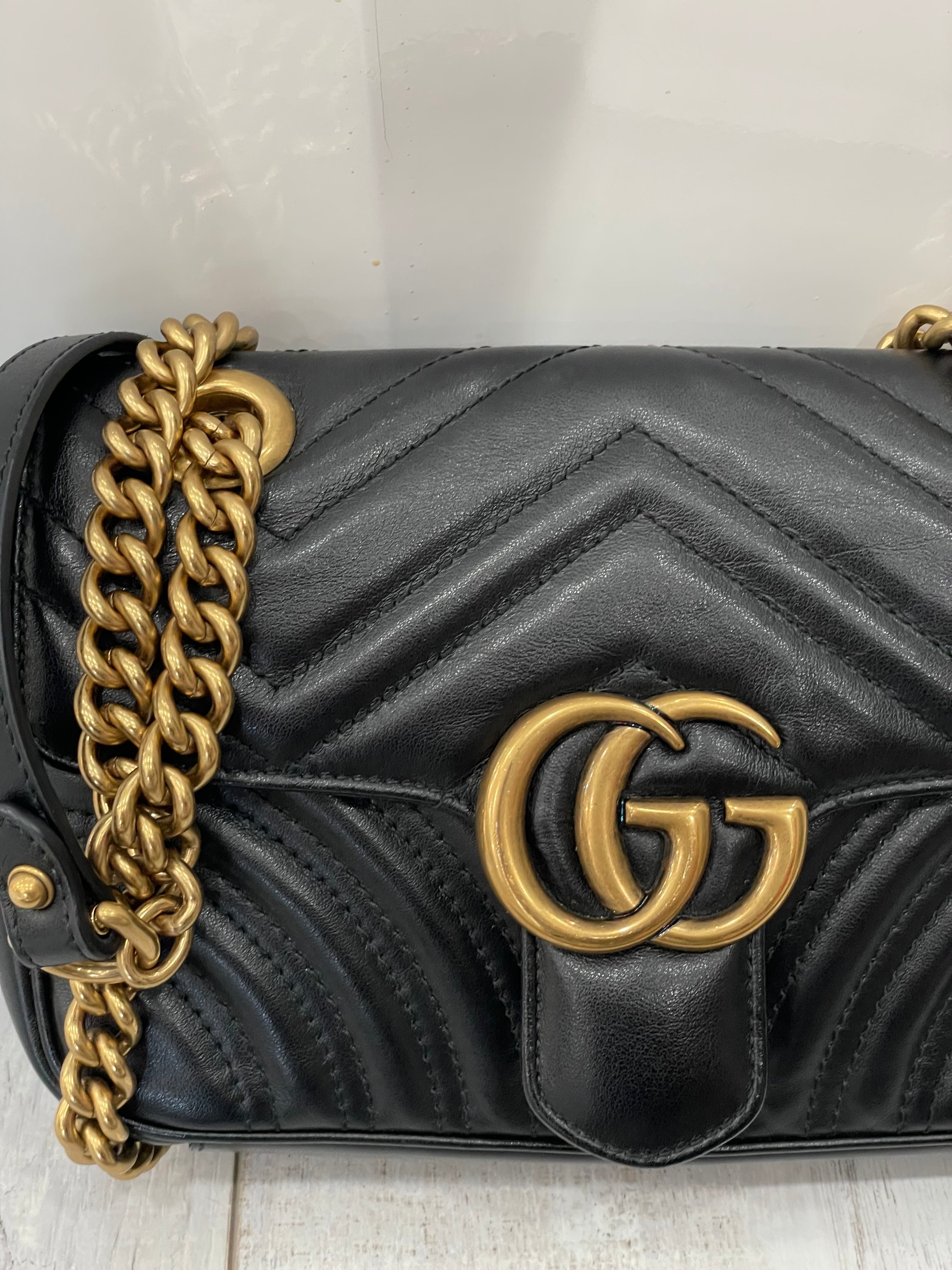 GUCCI GG MARMONT QUILTED CALFSKIN LEATHER SMALL BAG