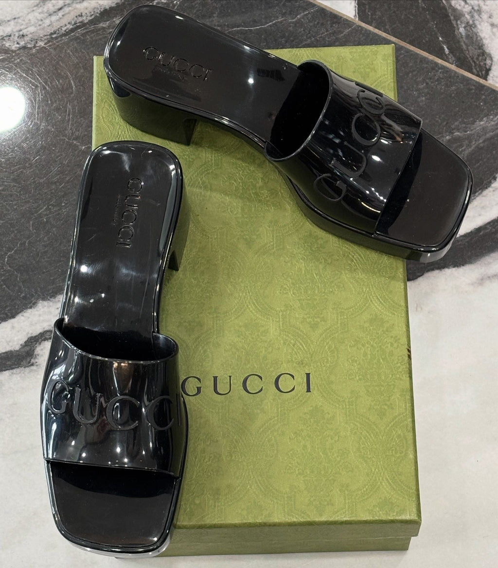 GUCCI EMBOSSED LOGO RUBBER PLATFORM SANDALS