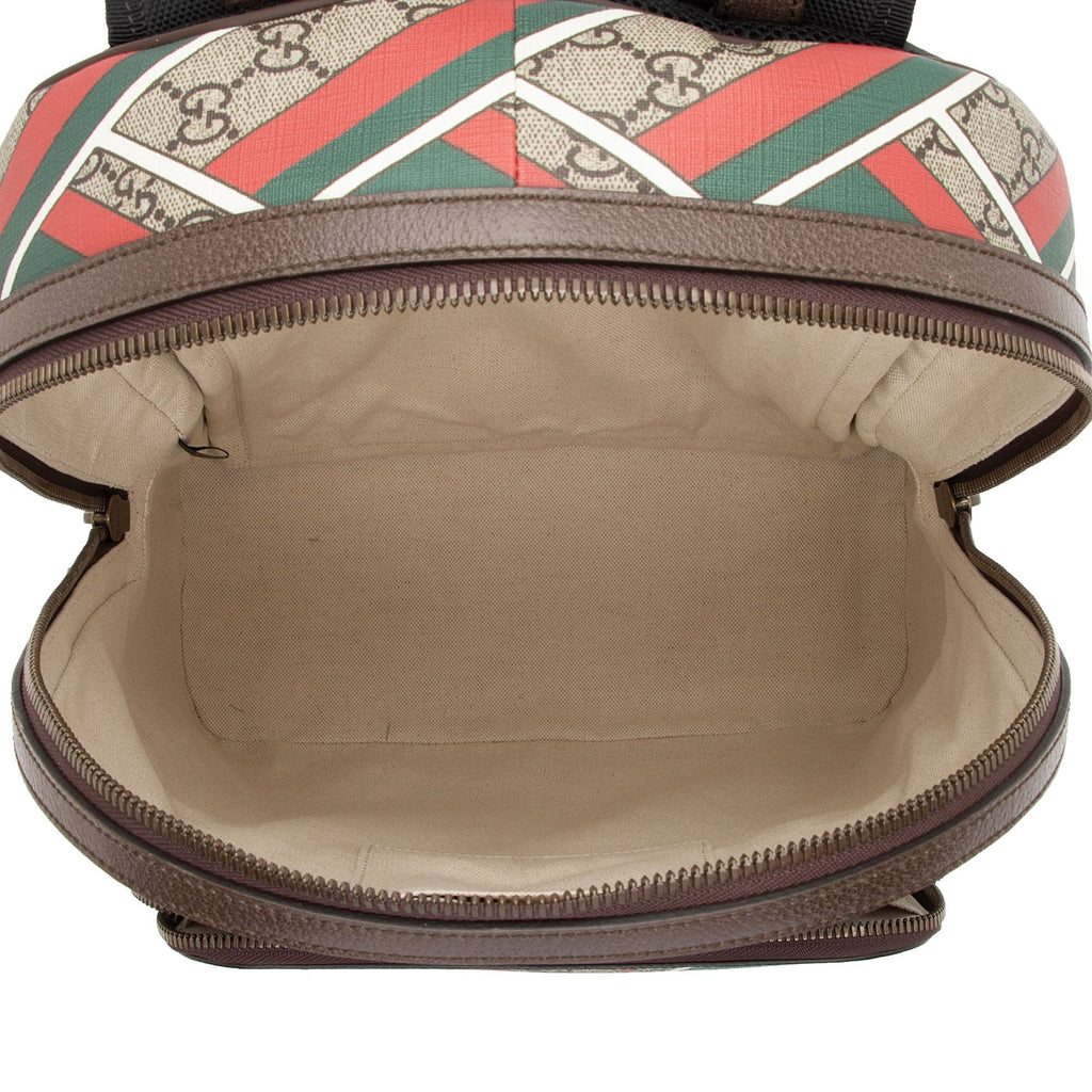 Gucci GG Supreme Chevron Medium Day Backpack (SHF-NG4dLJ)