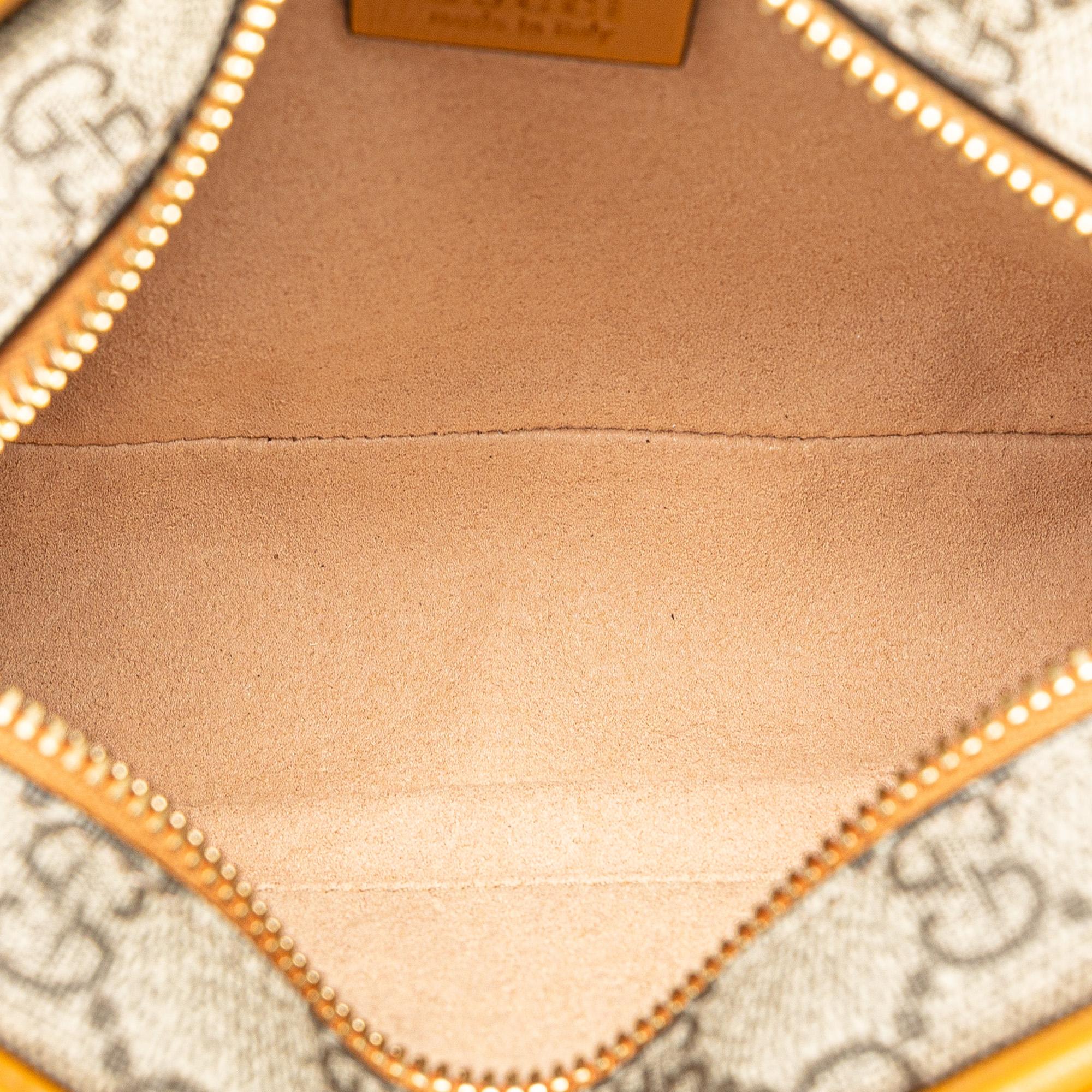 Gucci GG Supreme Interlocking G Clutch (SHG-d5SKs0)