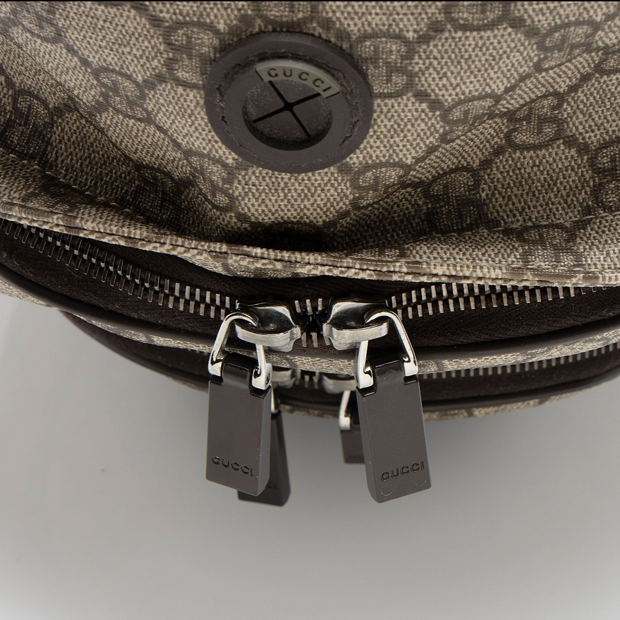Gucci GG Supreme Interlocking G Medium Backpack (SHF-QiGfpu)