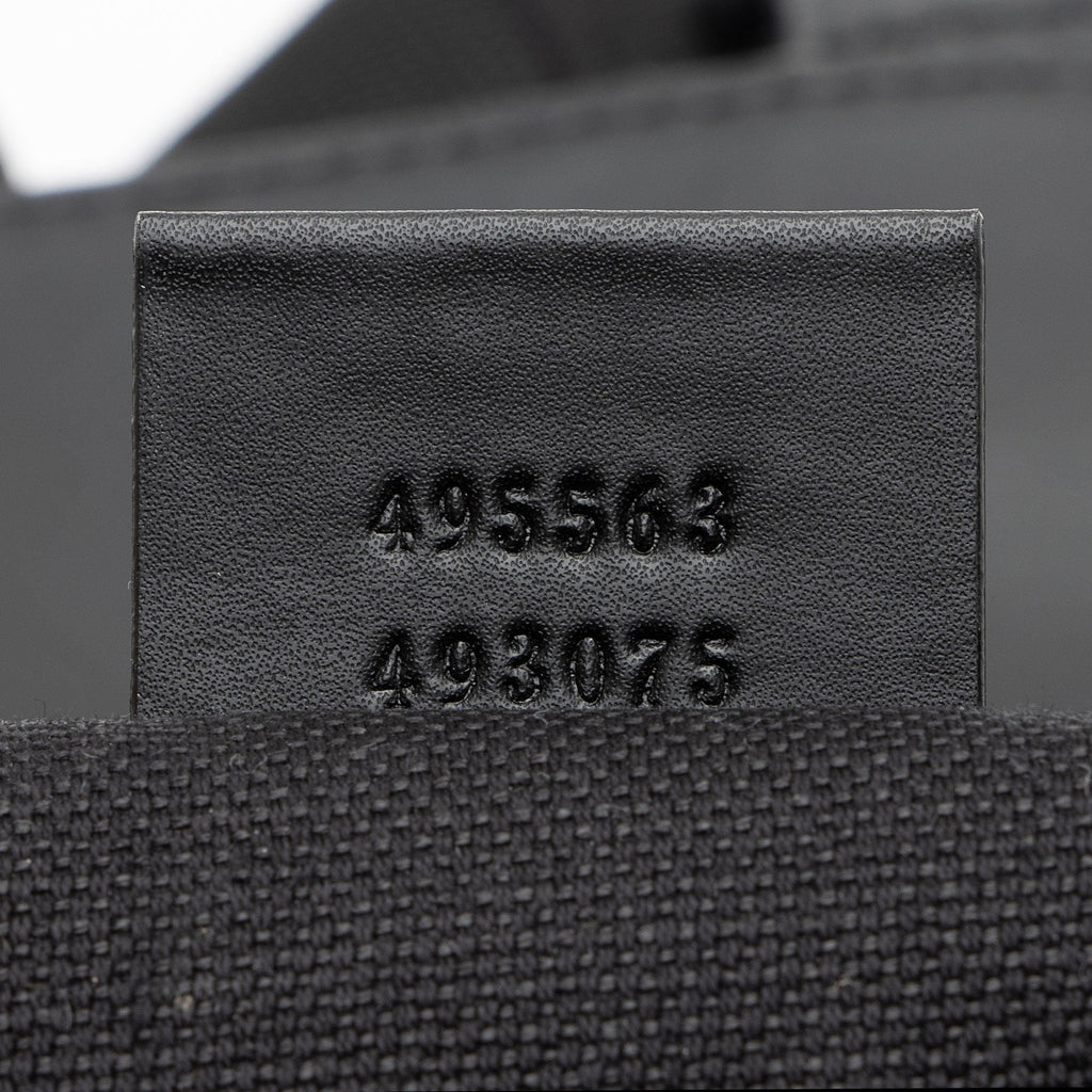 Gucci GG Supreme Medium Flap Backpack (SHF-FgH5FO)