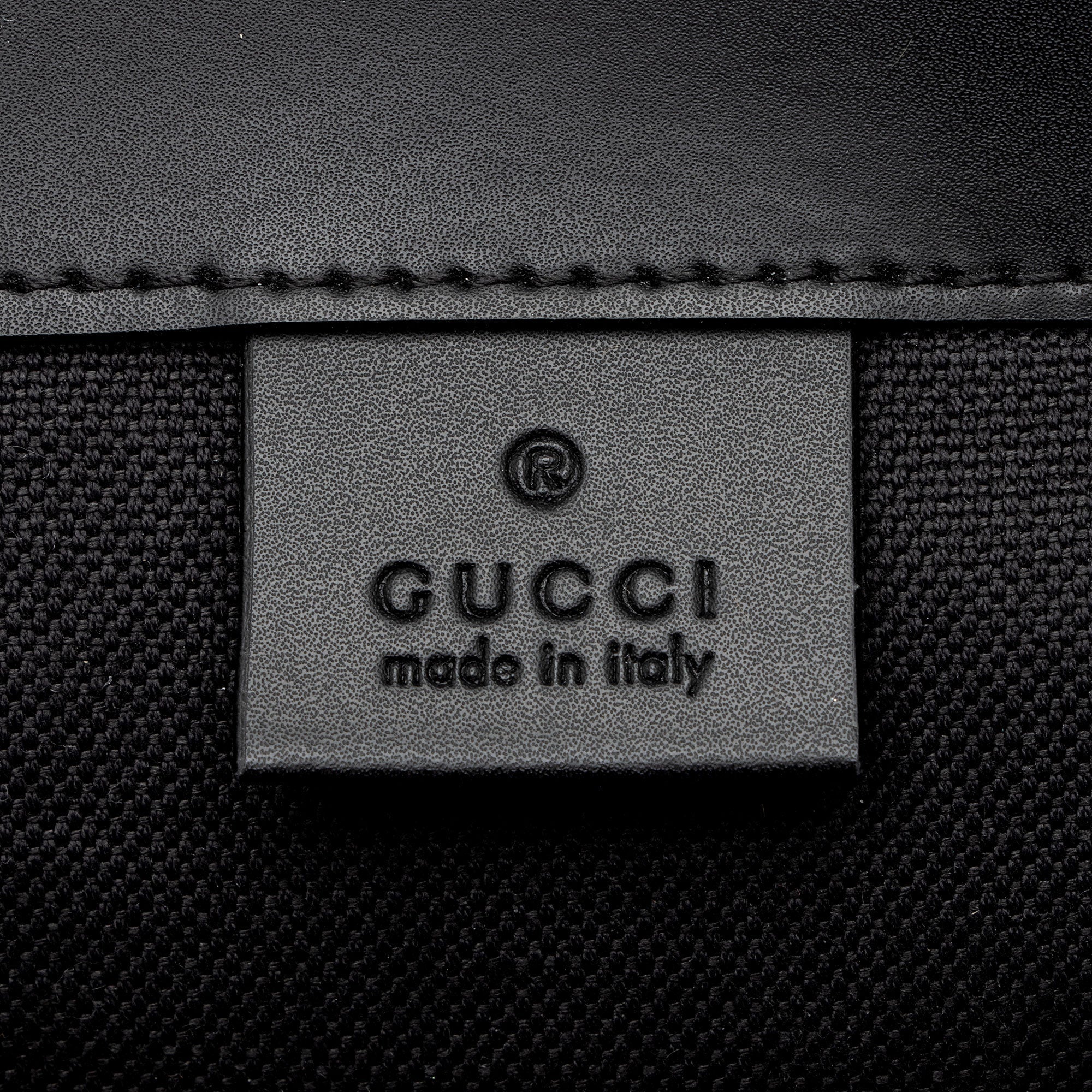 Gucci GG Supreme Medium Flap Backpack (SHF-NNj9Jx)