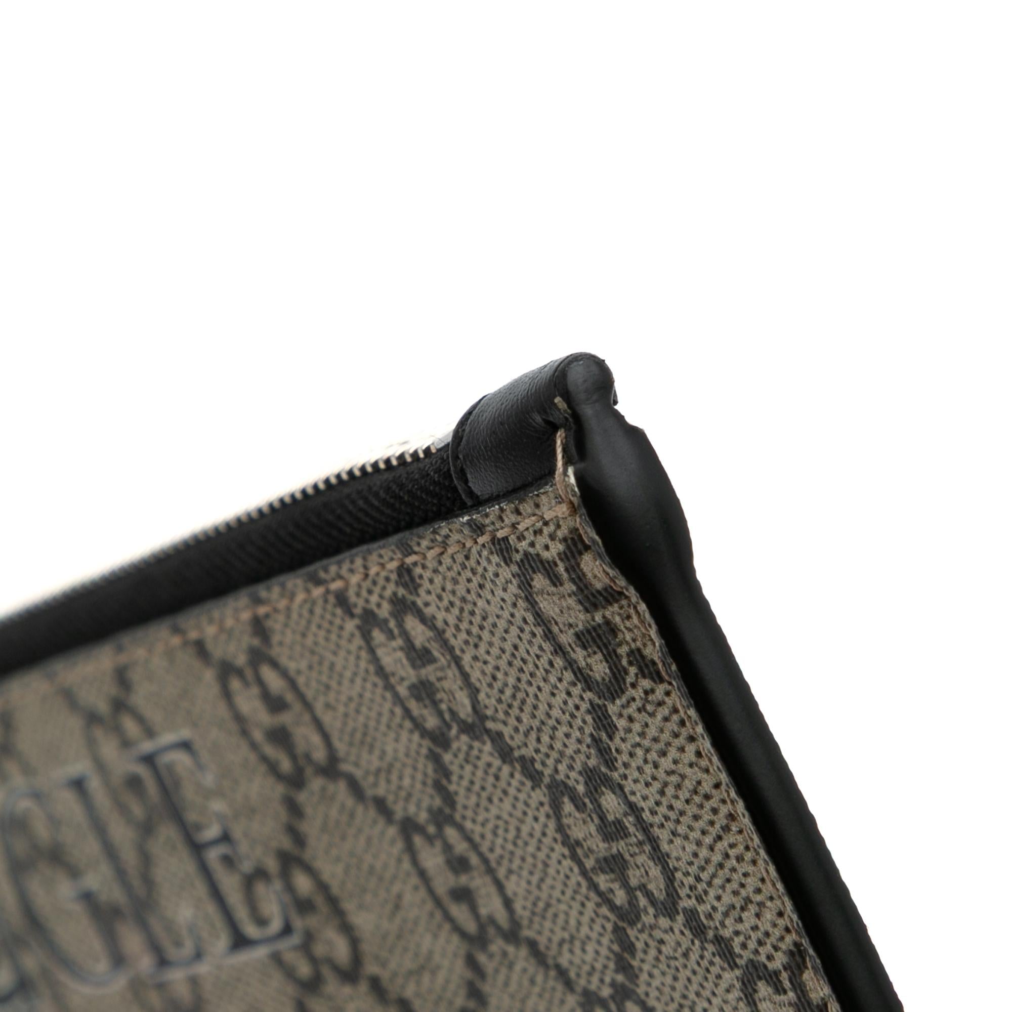Gucci GG Supreme Tiger Clutch