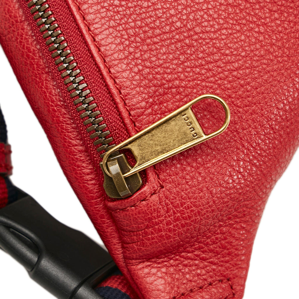 Gucci Gucci Logo Belt Bag (SHG-nYytnh)