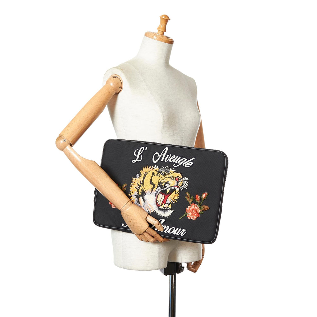 Gucci LAveugle Par Amour Nylon Clutch Bag (SHG-31918)