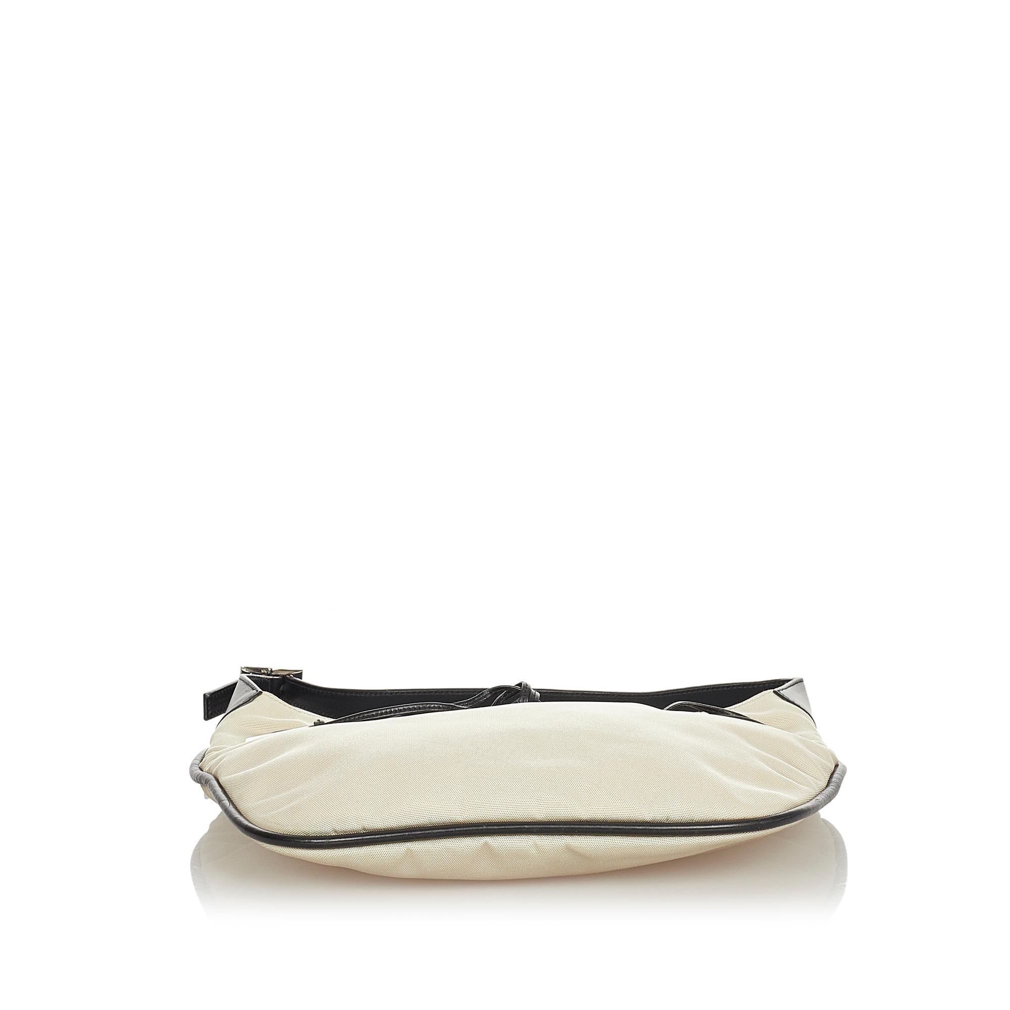 Gucci Nylon Drawstring Shoulder Bag (SHG-31853)