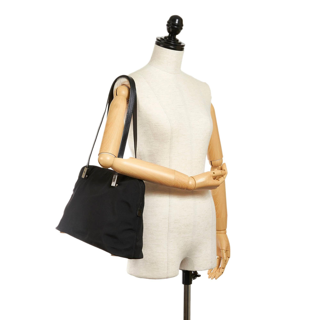Gucci Nylon Shoulder Bag (SHG-31105)