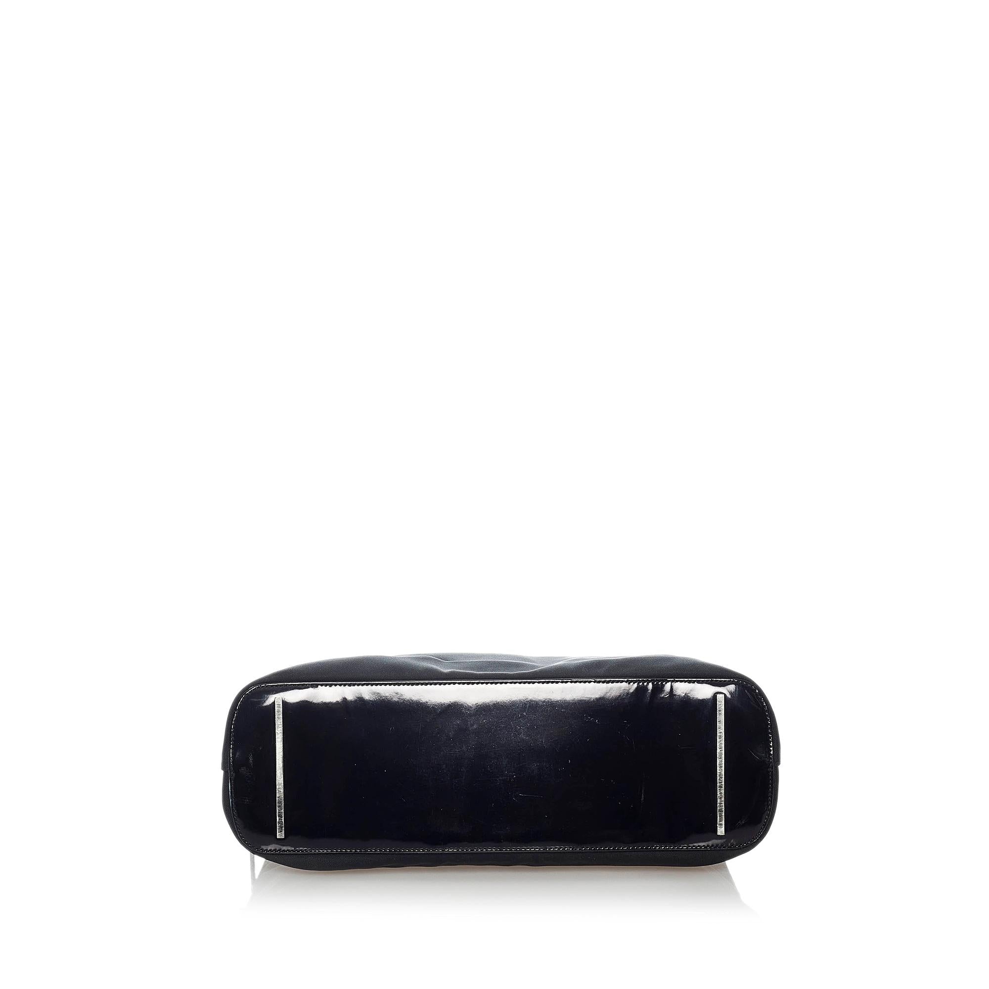 Gucci Nylon Shoulder Bag (SHG-34154)