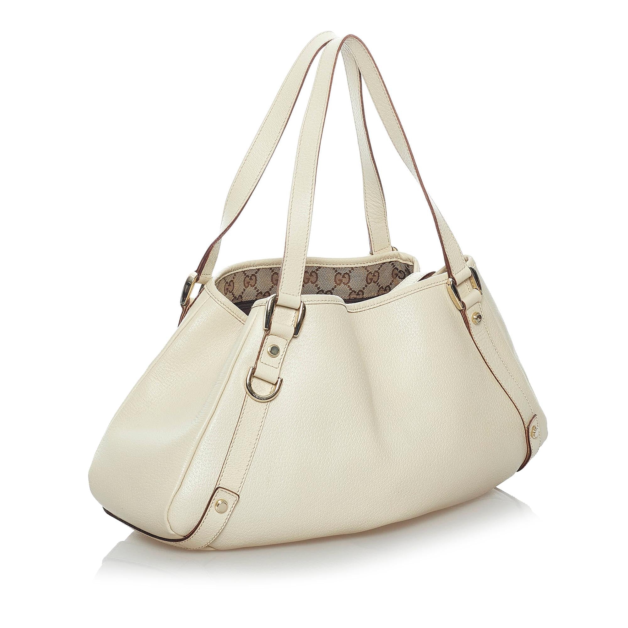 Gucci Pelham Leather Shoulder Bag (SHG-30151)