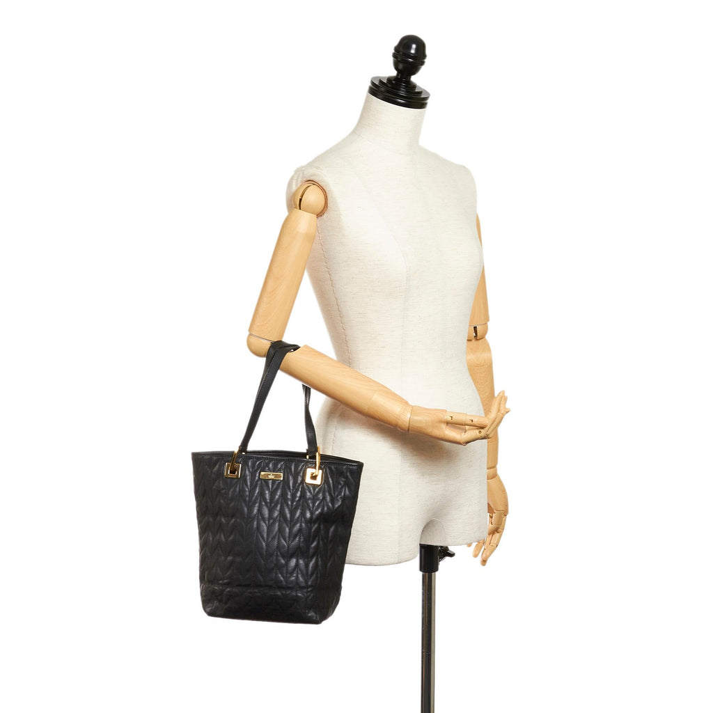 Gucci Quilted Leather Handbag (SHG-27357)