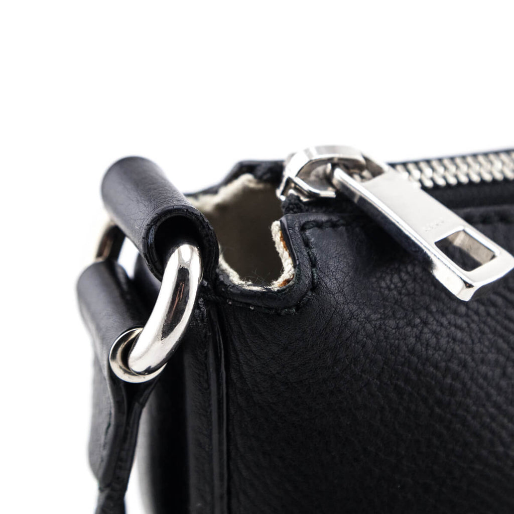 Gucci Black Pebbled Calfskin Medium Soho Messenger Bag