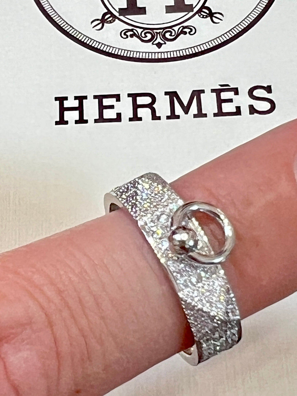 HERMÈS 18K WHITE GOLD DIAMOND PM COLLIER DE CHIEN PAVE RING