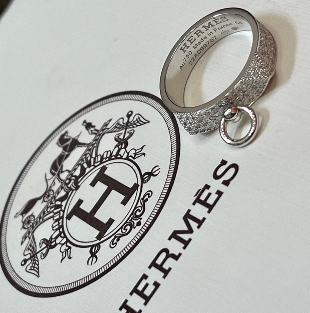 HERMÈS 18K WHITE GOLD DIAMOND PM COLLIER DE CHIEN PAVE RING