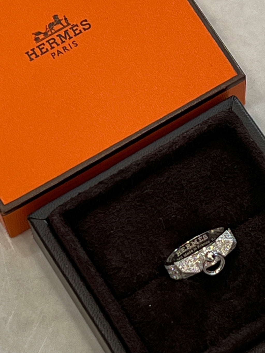 HERMÈS 18K WHITE GOLD DIAMOND PM COLLIER DE CHIEN PAVE RING