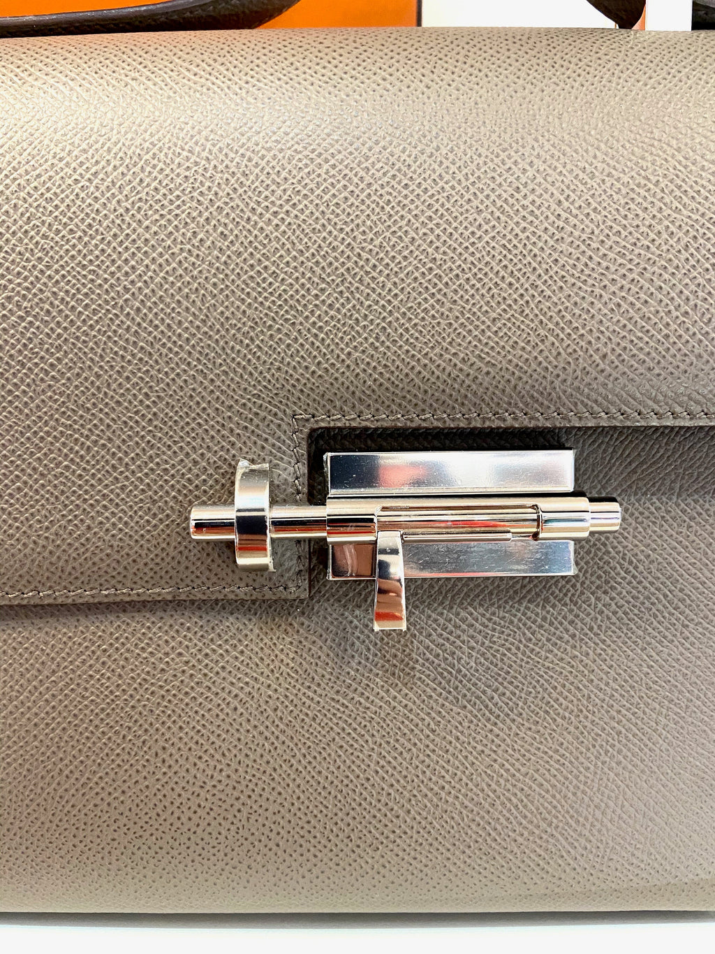 HERMÈS VERROU 21 EPSOM LEATHER SHOULDER BAG ETAIN