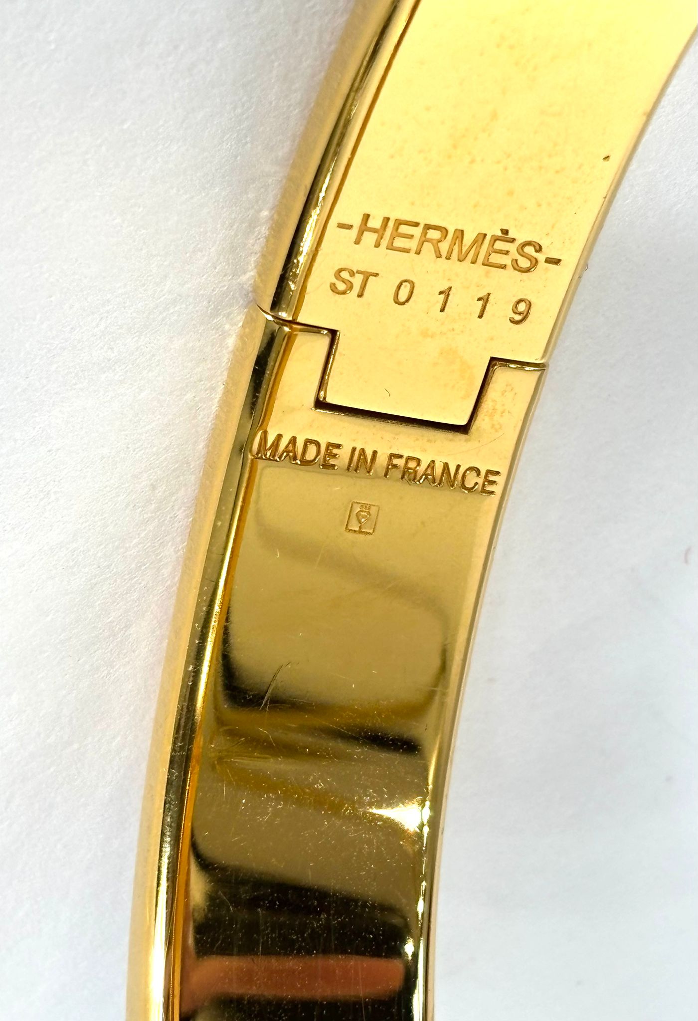 HERMÈS MARRON GLACE ENAMEL AND GOLD METAL CLIC H BRACELET