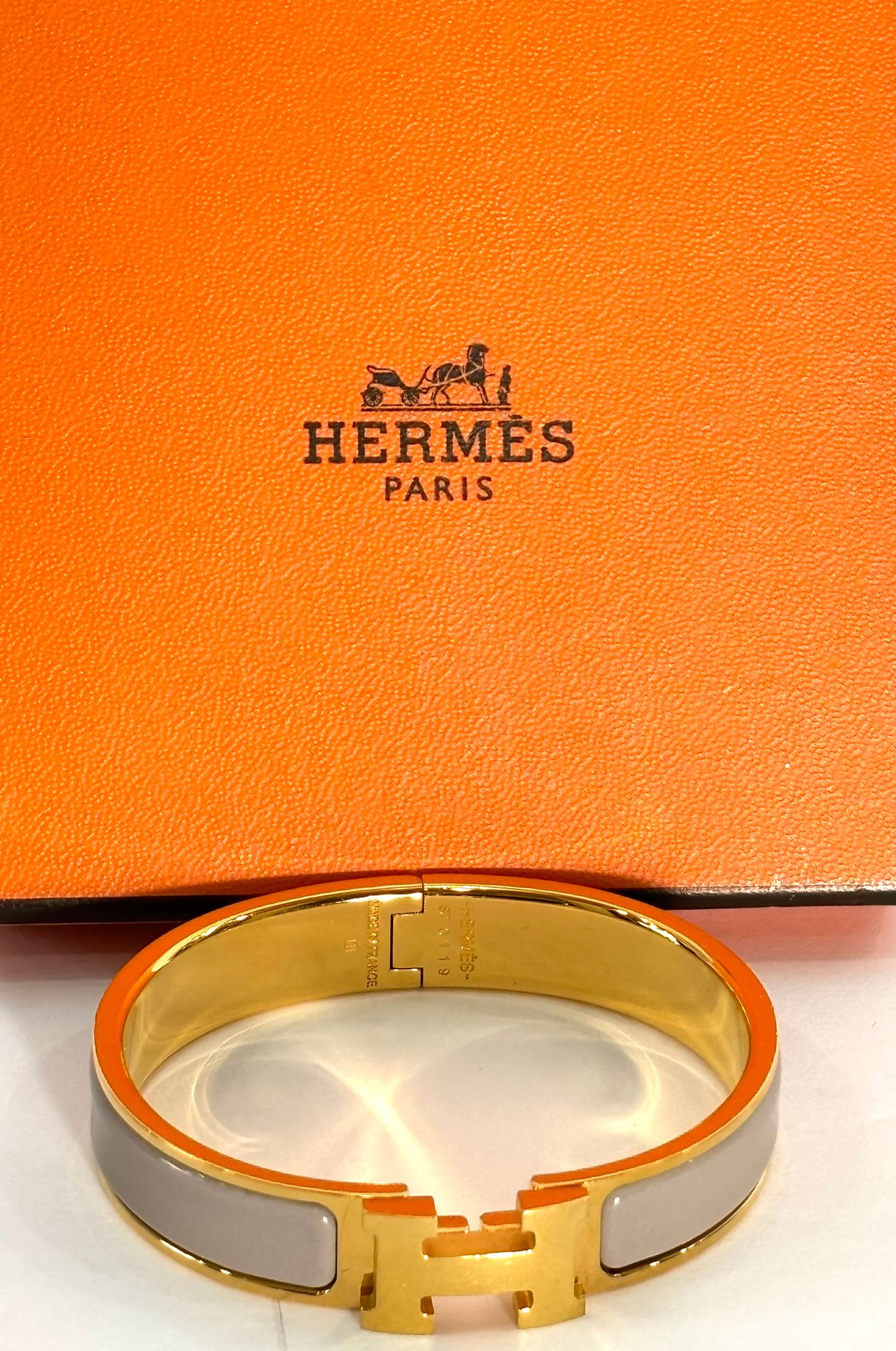 HERMÈS MARRON GLACE ENAMEL AND GOLD METAL CLIC H BRACELET