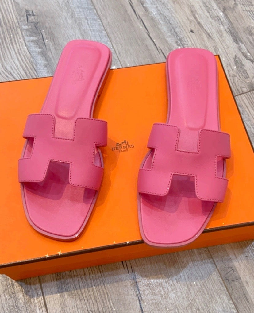 HERMÈS ORAN LEATHER SANDALS