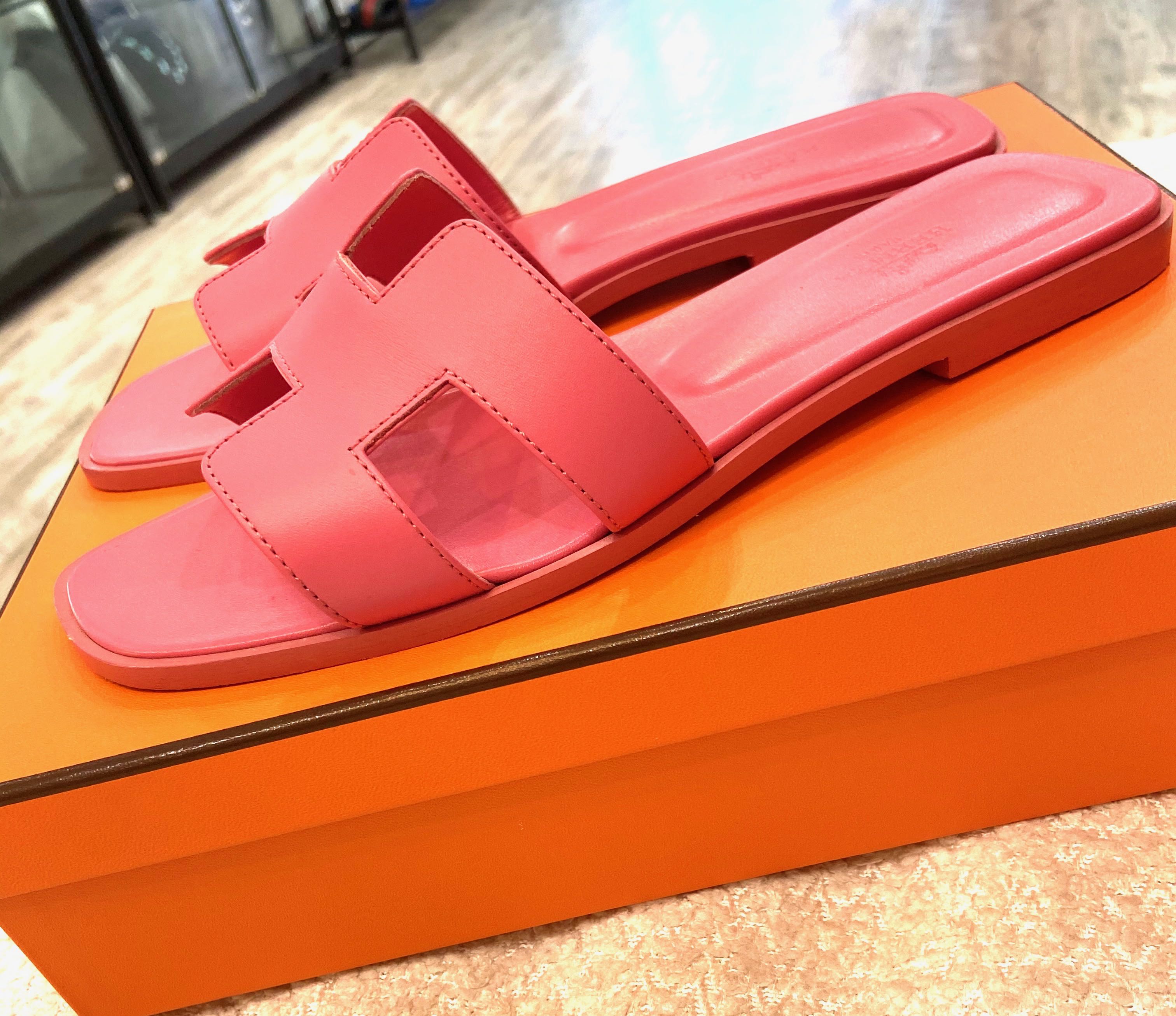 HERMÈS ORAN LEATHER SANDALS