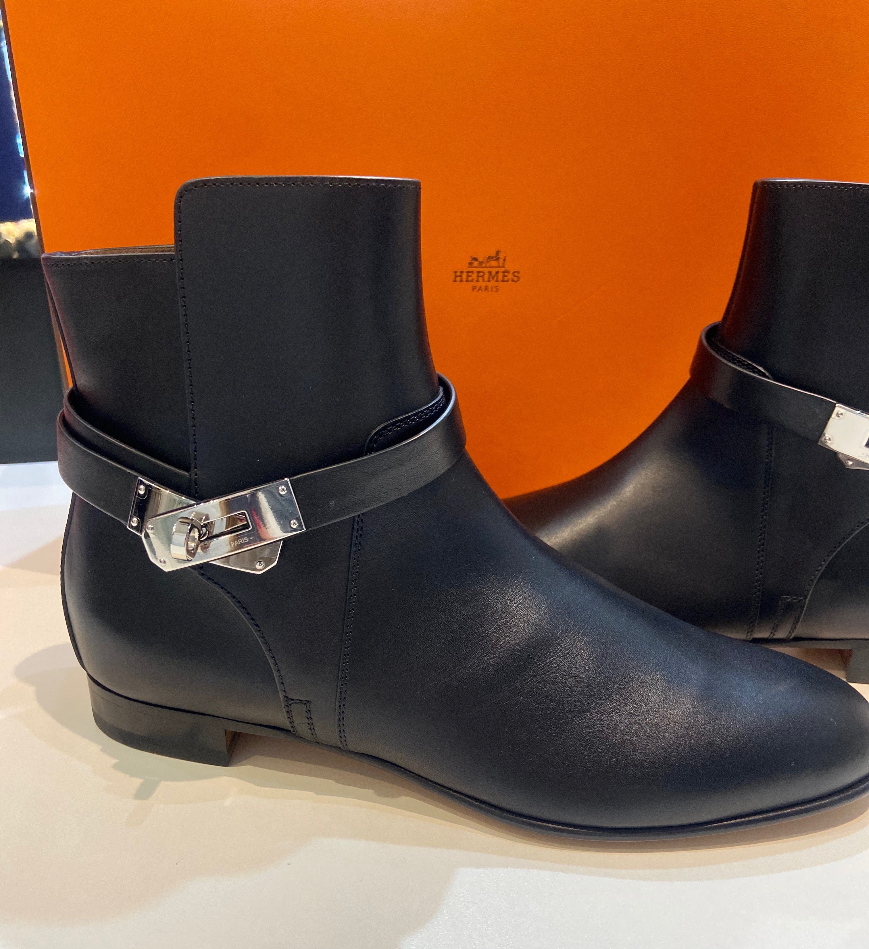 HERMÈS NEO CALFSKIN LEATHER ANKLE BOOTS