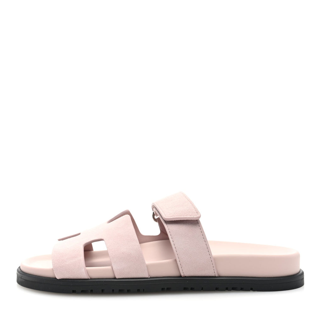 HERMÈS CHYPRE SUEDE ROSE PORCELAINE SANDALS