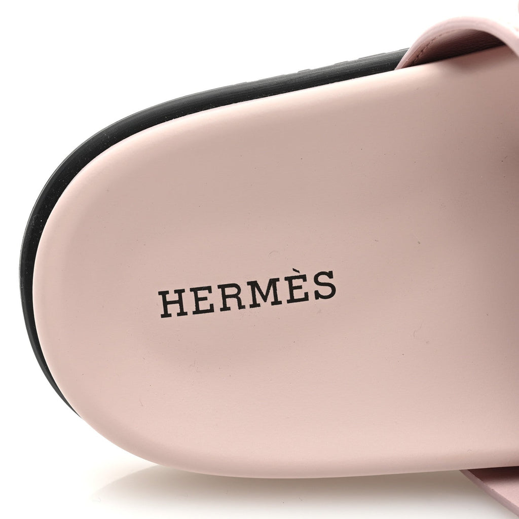 HERMÈS CHYPRE SUEDE ROSE PORCELAINE SANDALS
