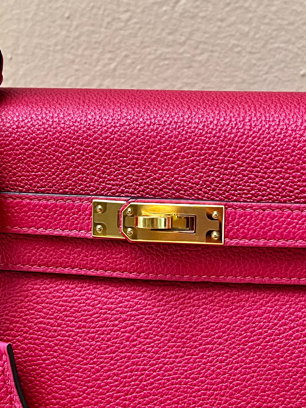HERMÈS KELLY 25 CLEMENCE LEATHER BAG IN ROSE EXTREME