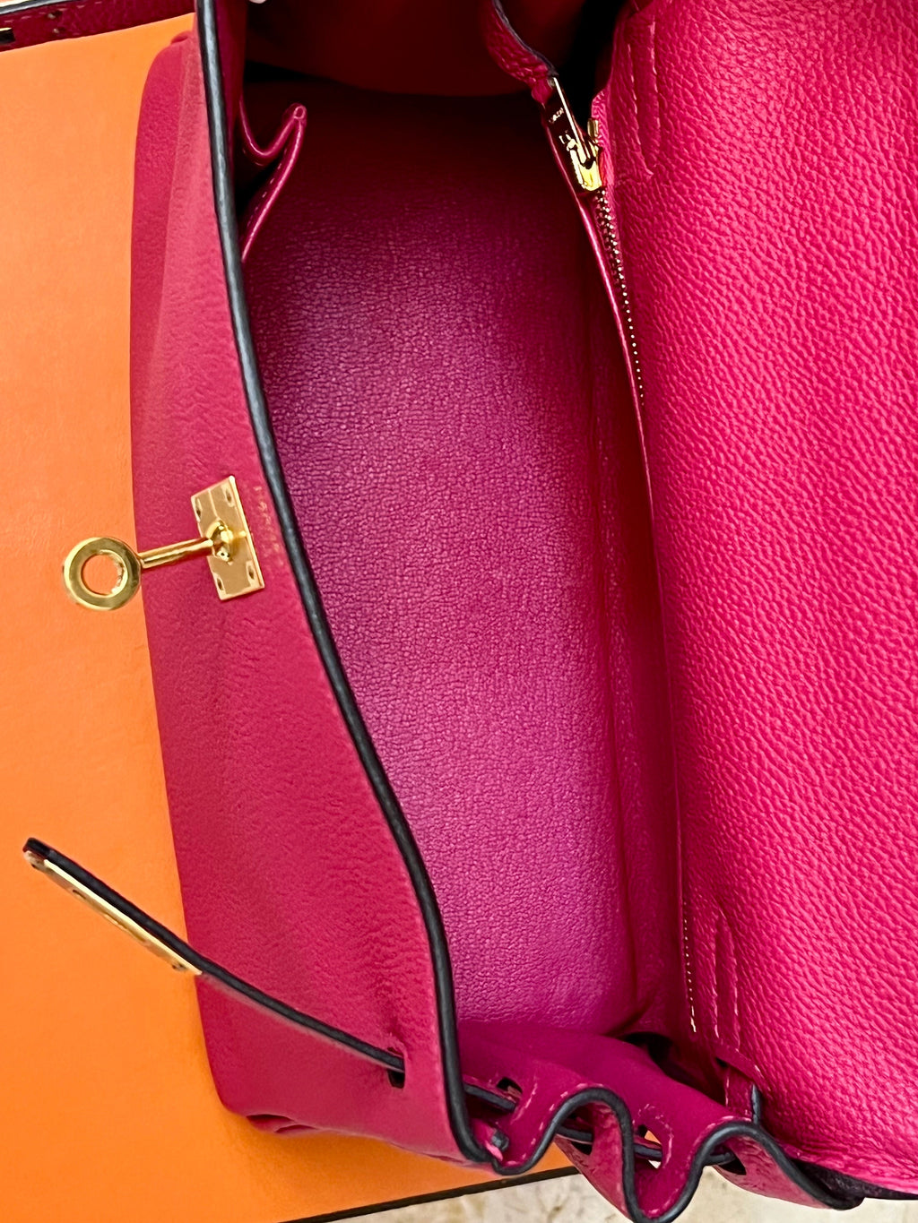 HERMÈS KELLY 25 CLEMENCE LEATHER BAG IN ROSE EXTREME