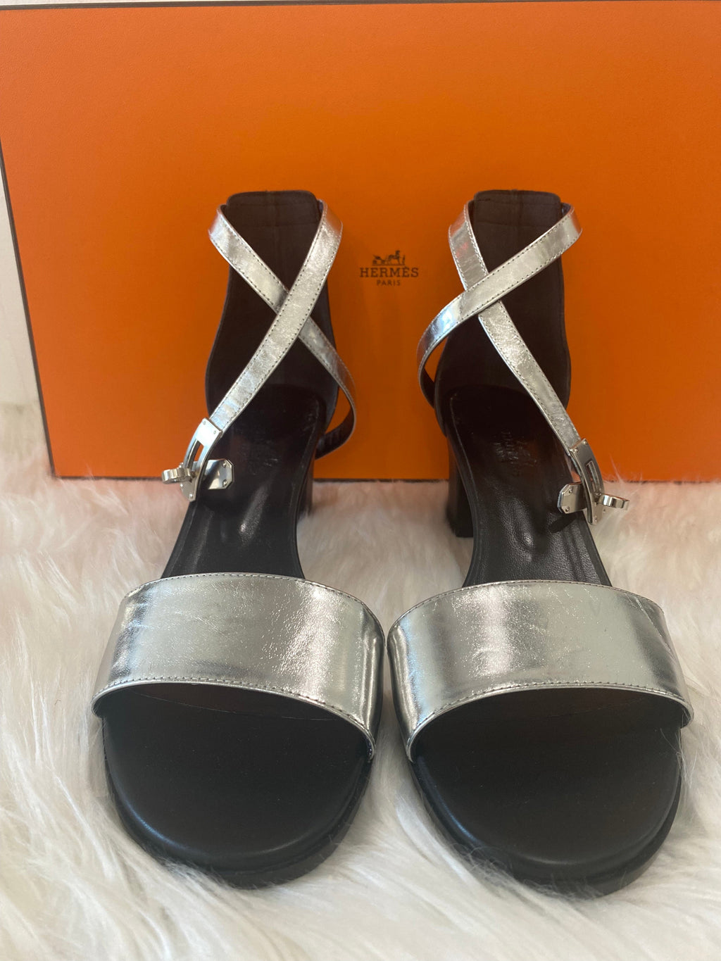 HERMÈS METALLIC SILVER LEATHER MANEGE ANKLE STRAP SANDALS