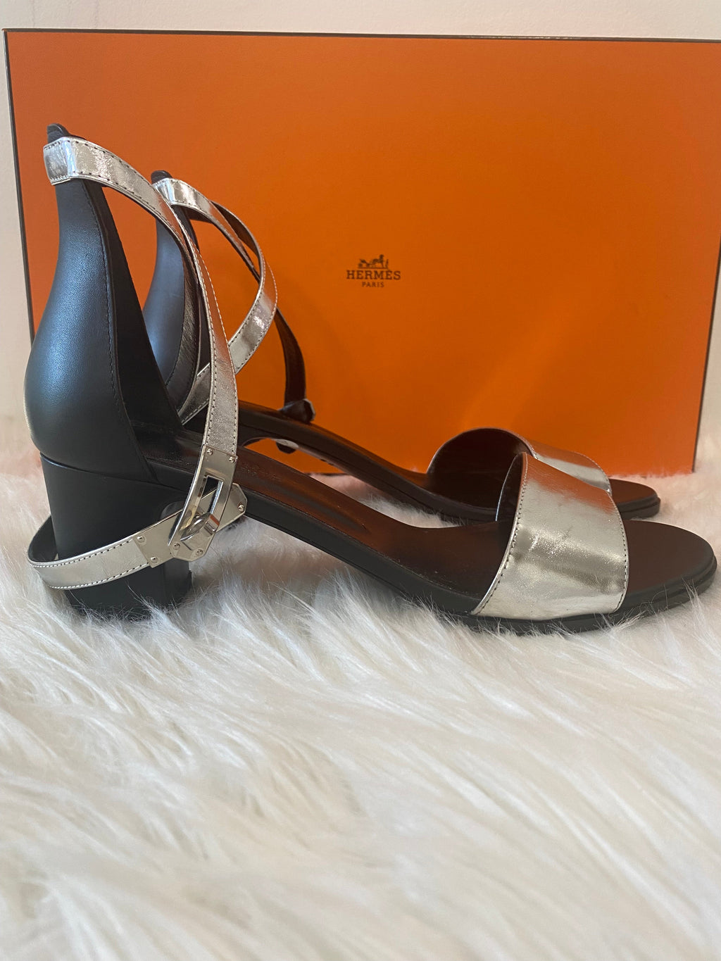 HERMÈS METALLIC SILVER LEATHER MANEGE ANKLE STRAP SANDALS