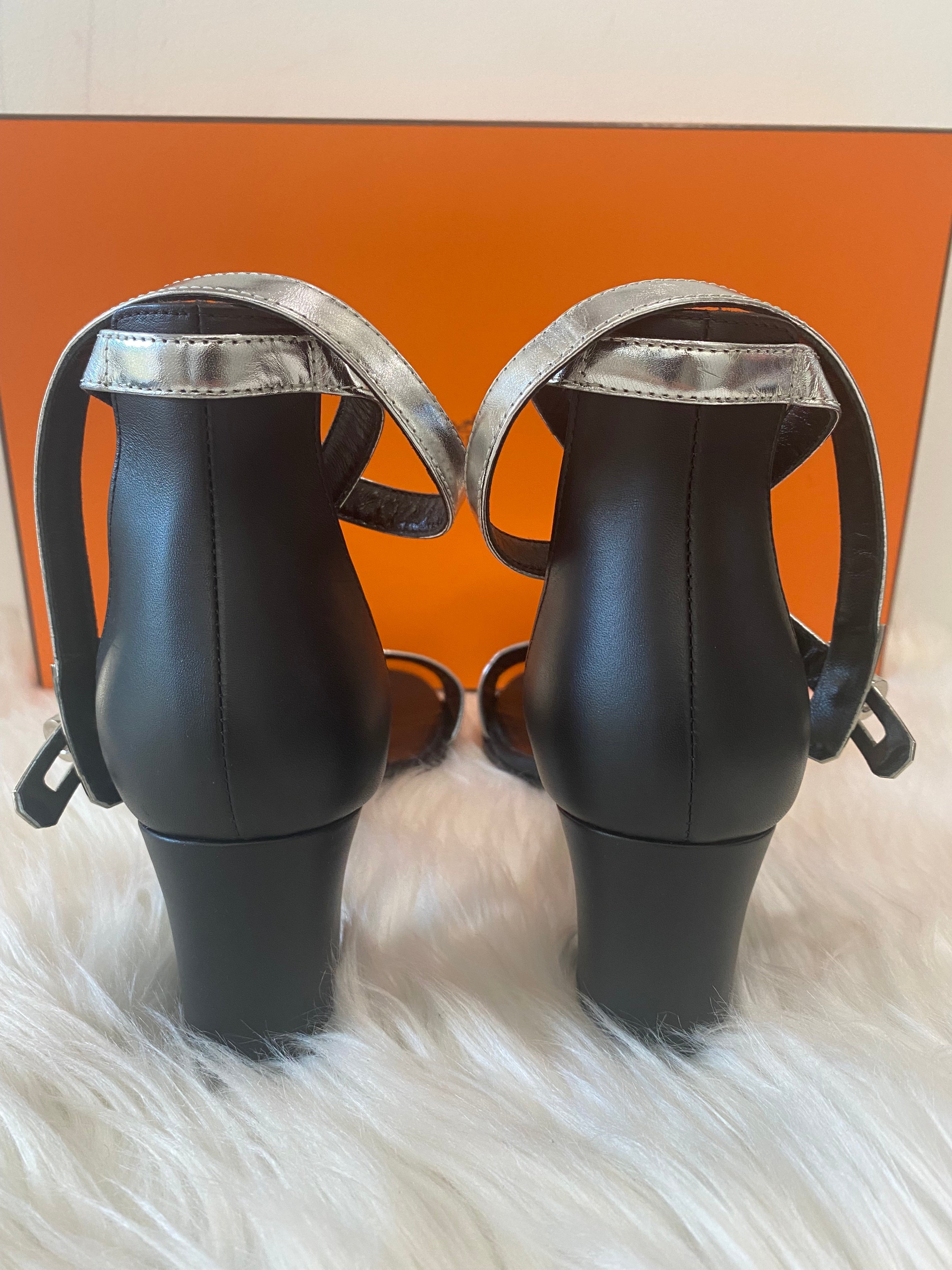 HERMÈS METALLIC SILVER LEATHER MANEGE ANKLE STRAP SANDALS