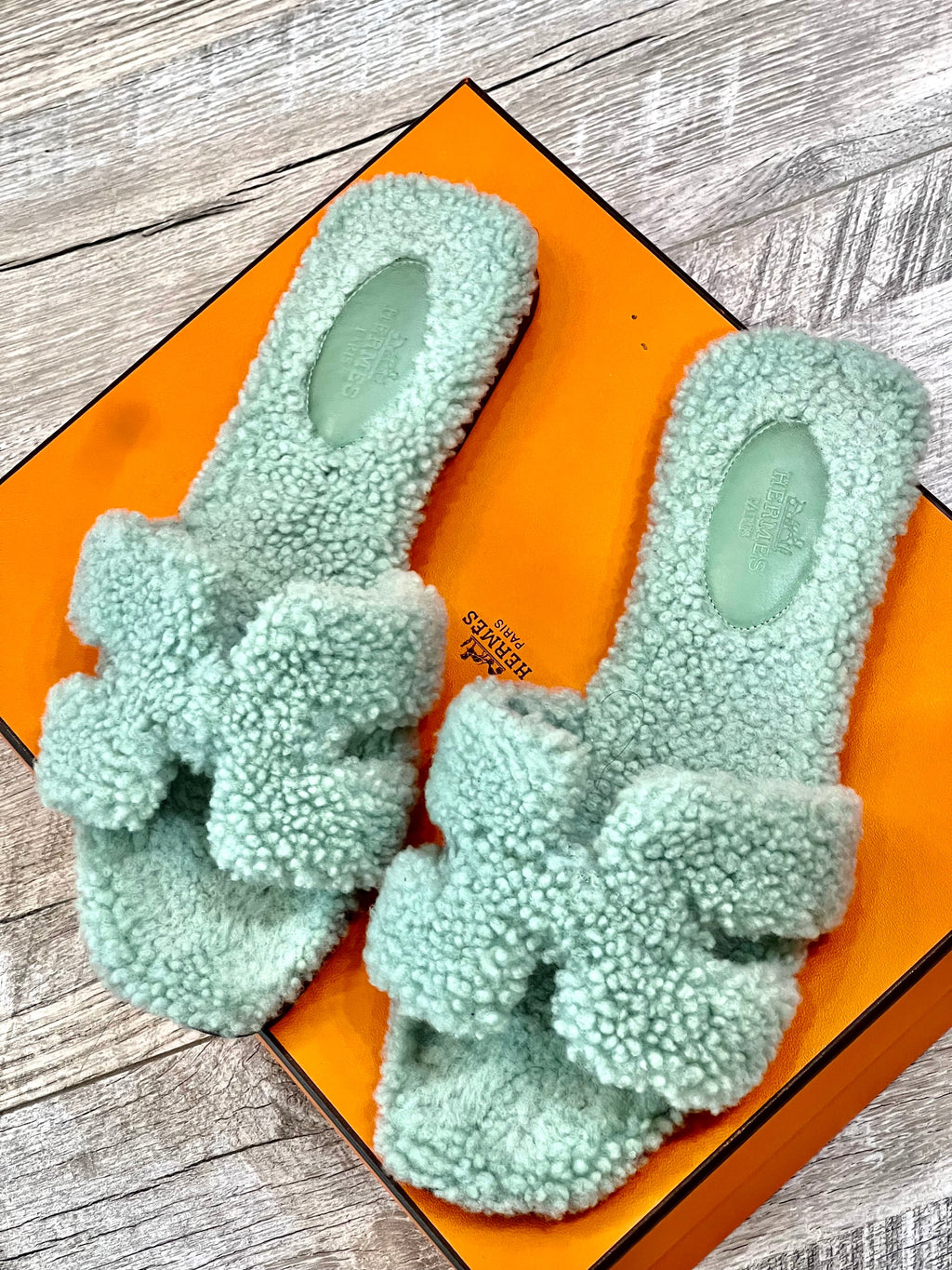 HERMÈS WOOLSKIN ORAN SANDALS IN VERT D'EAU