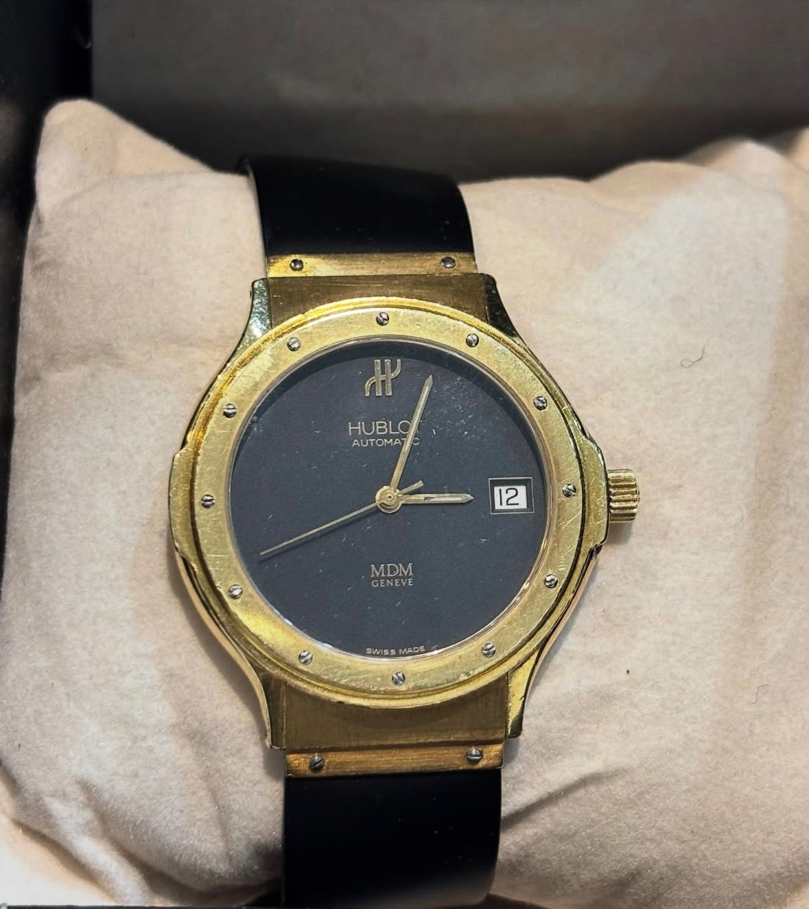 HUBLOT CLASSIC MDM 18K YELLOW GOLD MATTE BLACK DIAL QUARTZ WATCH