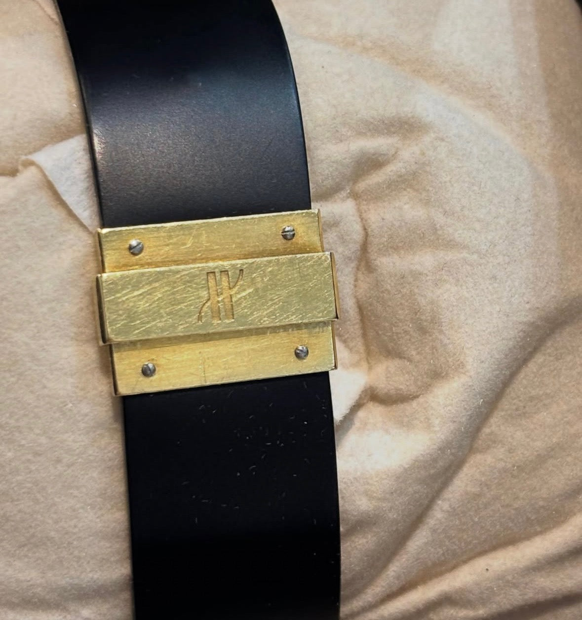 HUBLOT CLASSIC MDM 18K YELLOW GOLD MATTE BLACK DIAL QUARTZ WATCH