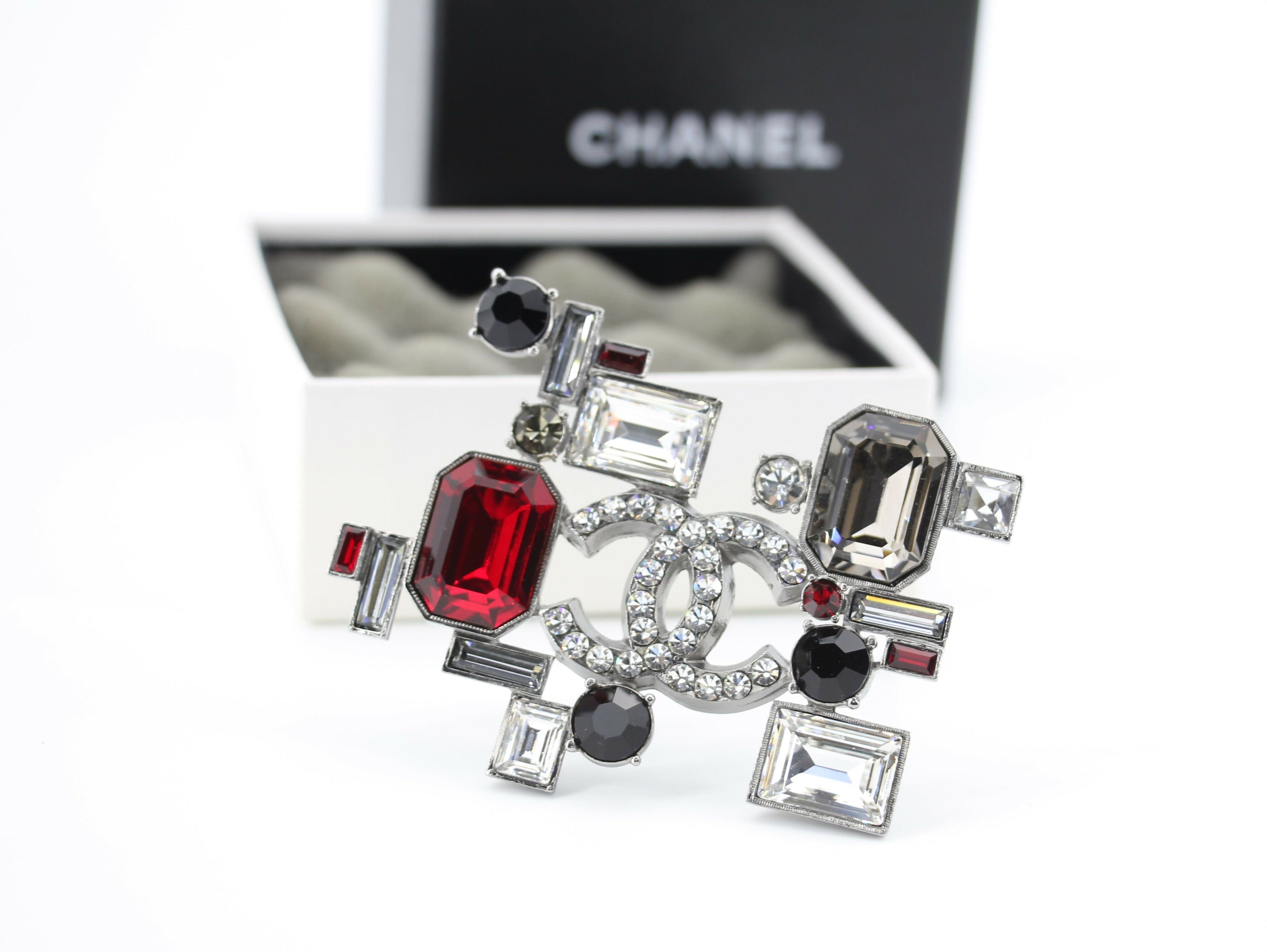Chanel Vintage 05P Rhinestone Geometric Black And Red Silver Tone Brooch