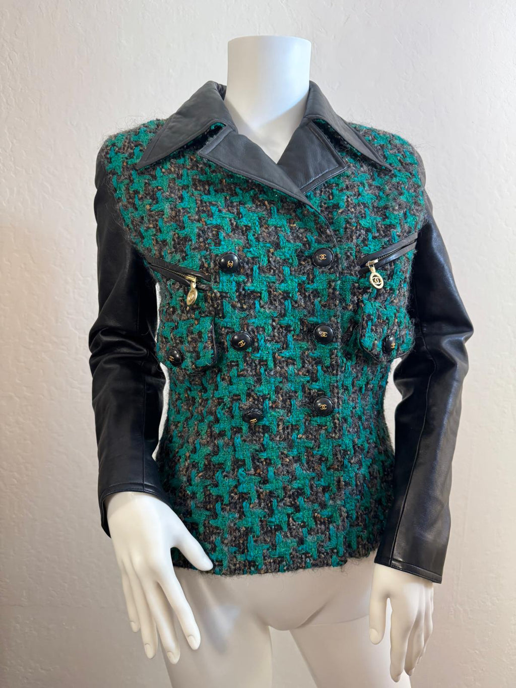 Rare Chanel Vintage 1992 Houndstooth Tweed Leather Jacket. Size 34
